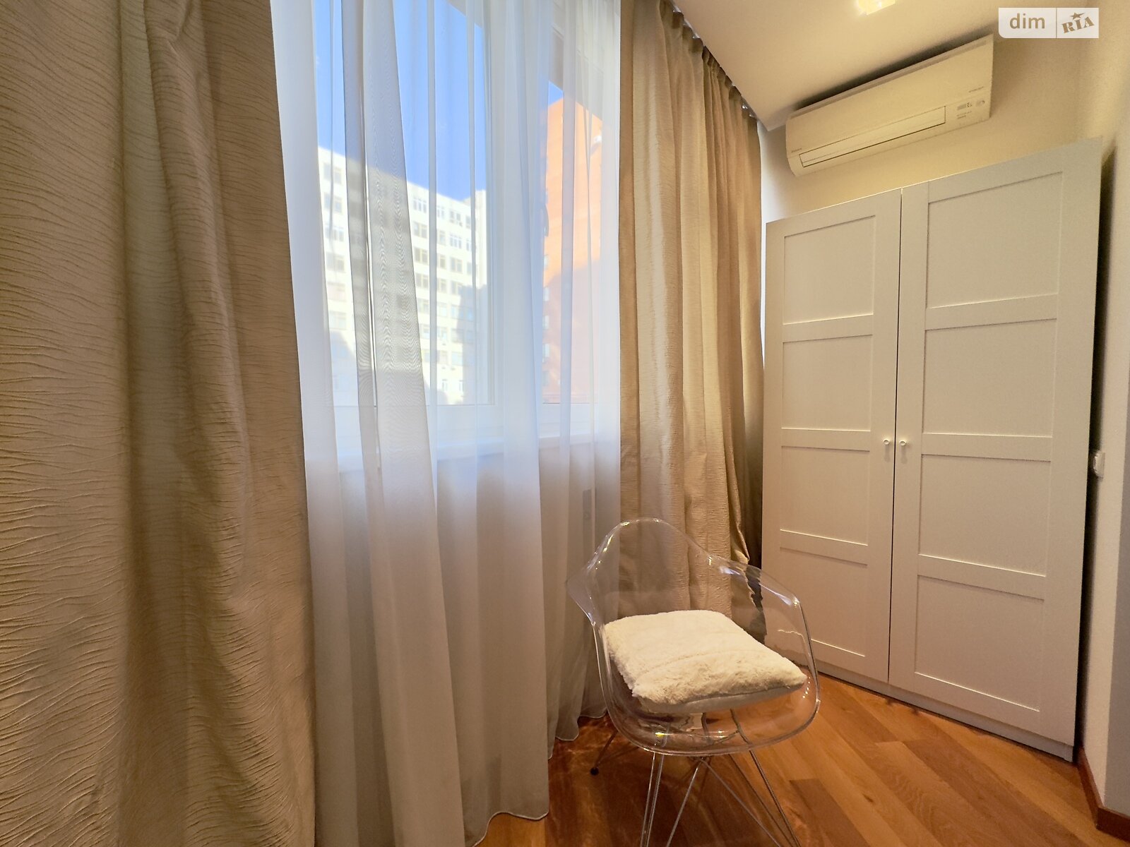 трикімнатна квартира в Дніпрі, район Нагорний, на вул. Бригадна 11 в довготривалу оренду помісячно фото 1