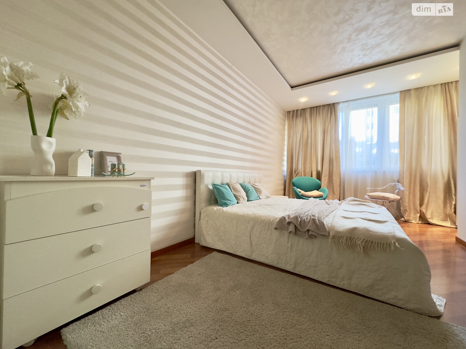 трикімнатна квартира в Дніпрі, район Нагорний, на вул. Бригадна 11 в довготривалу оренду помісячно фото 1