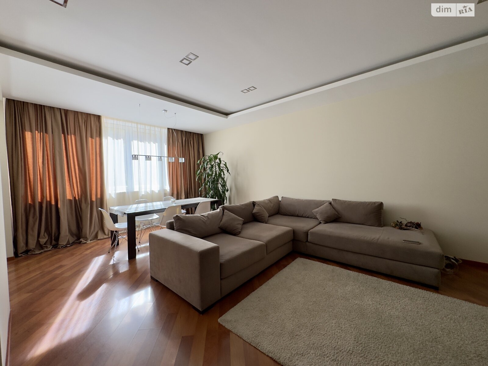 трикімнатна квартира в Дніпрі, район Нагорний, на вул. Бригадна 11 в довготривалу оренду помісячно фото 1