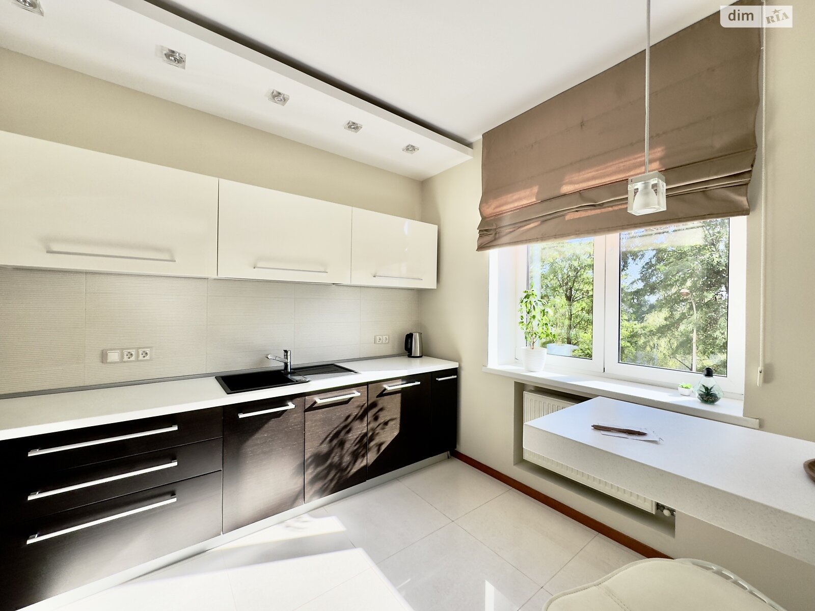 трикімнатна квартира в Дніпрі, район Нагорний, на вул. Бригадна 11 в довготривалу оренду помісячно фото 1