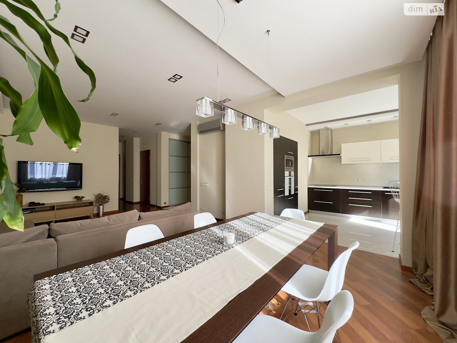 трикімнатна квартира в Дніпрі, район Нагорний, на вул. Бригадна 11 в довготривалу оренду помісячно фото 1