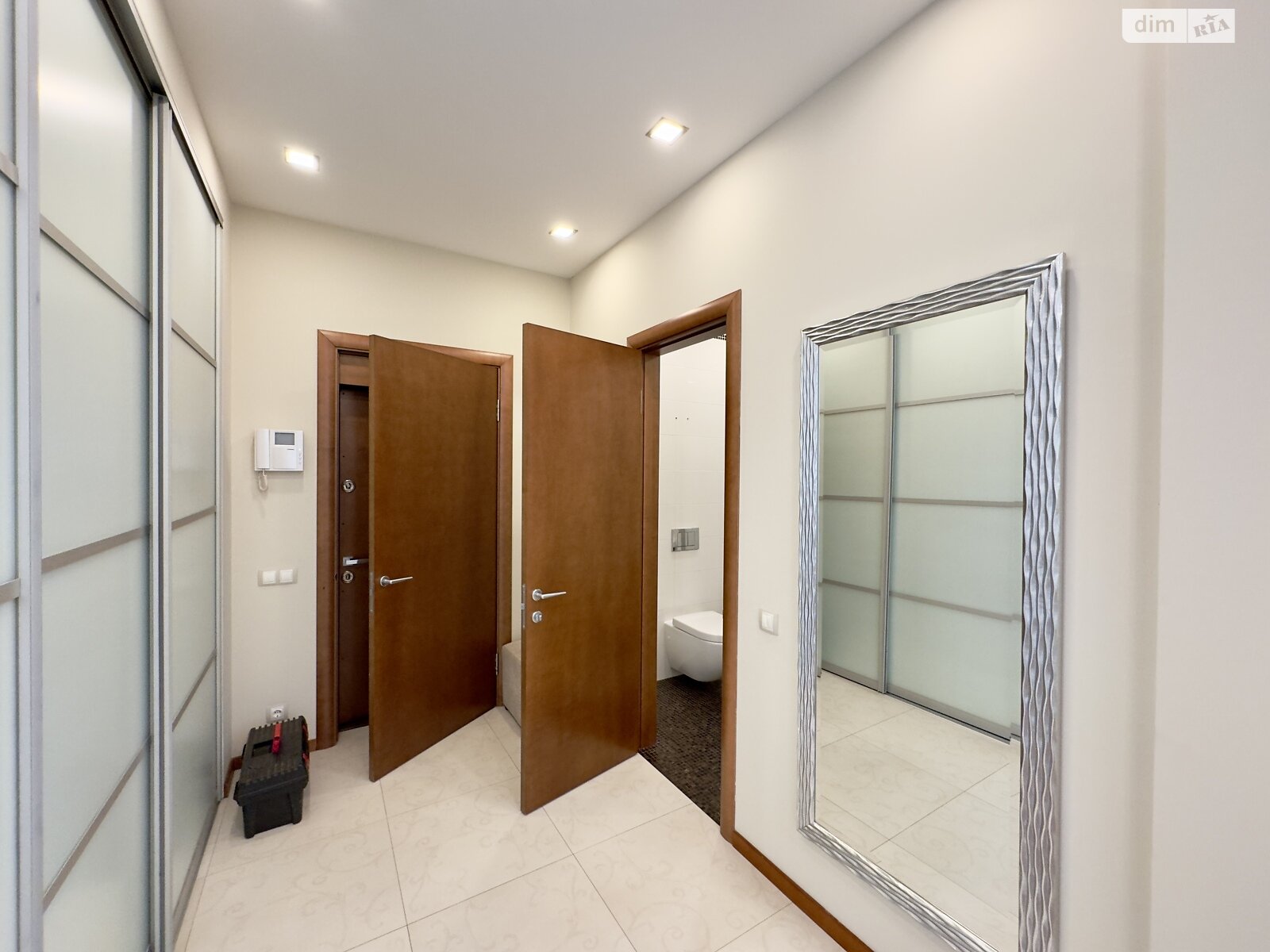 трикімнатна квартира в Дніпрі, район Нагорний, на вул. Бригадна 11 в довготривалу оренду помісячно фото 1