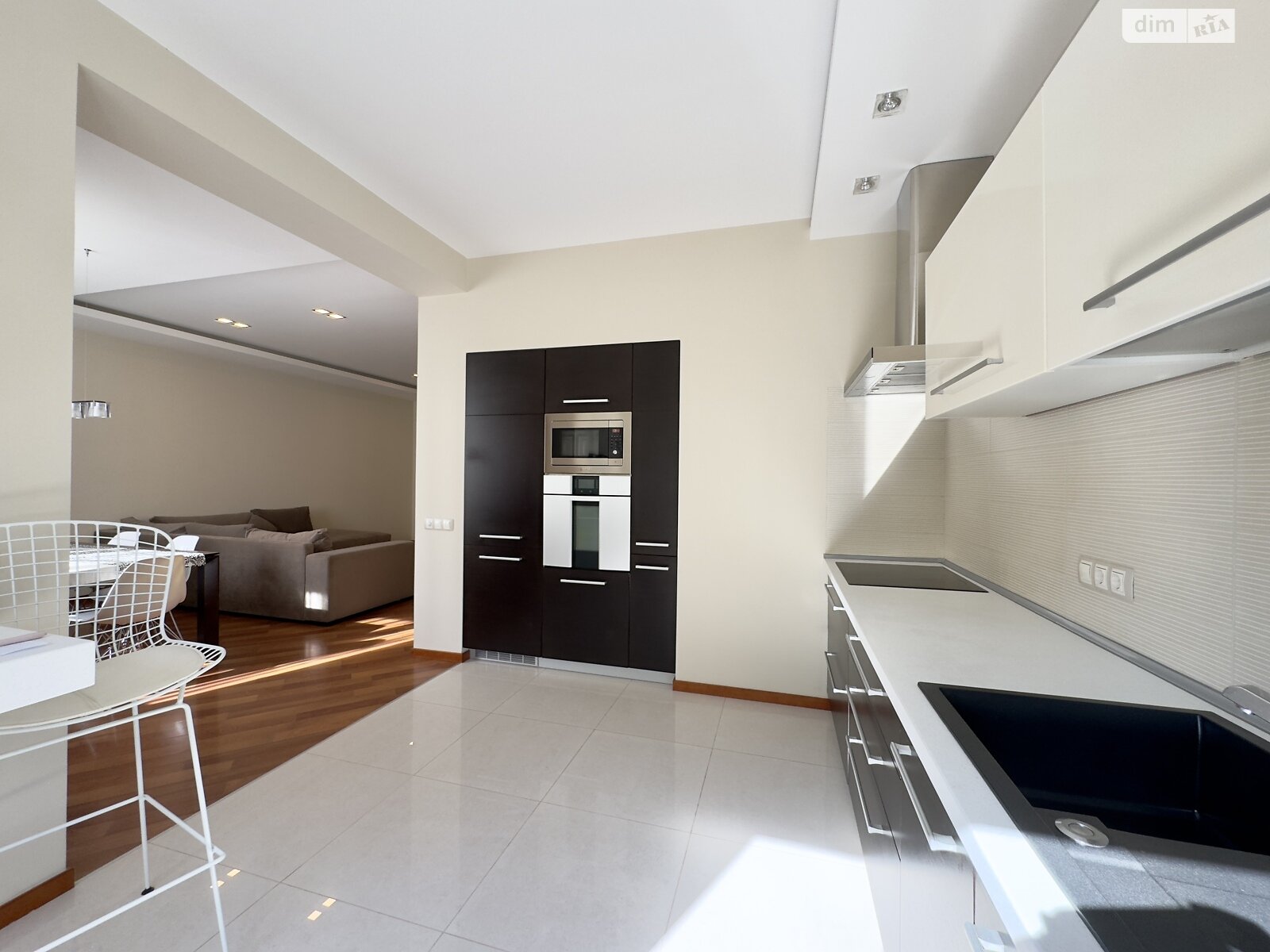 трикімнатна квартира в Дніпрі, район Нагорний, на вул. Бригадна 11 в довготривалу оренду помісячно фото 1