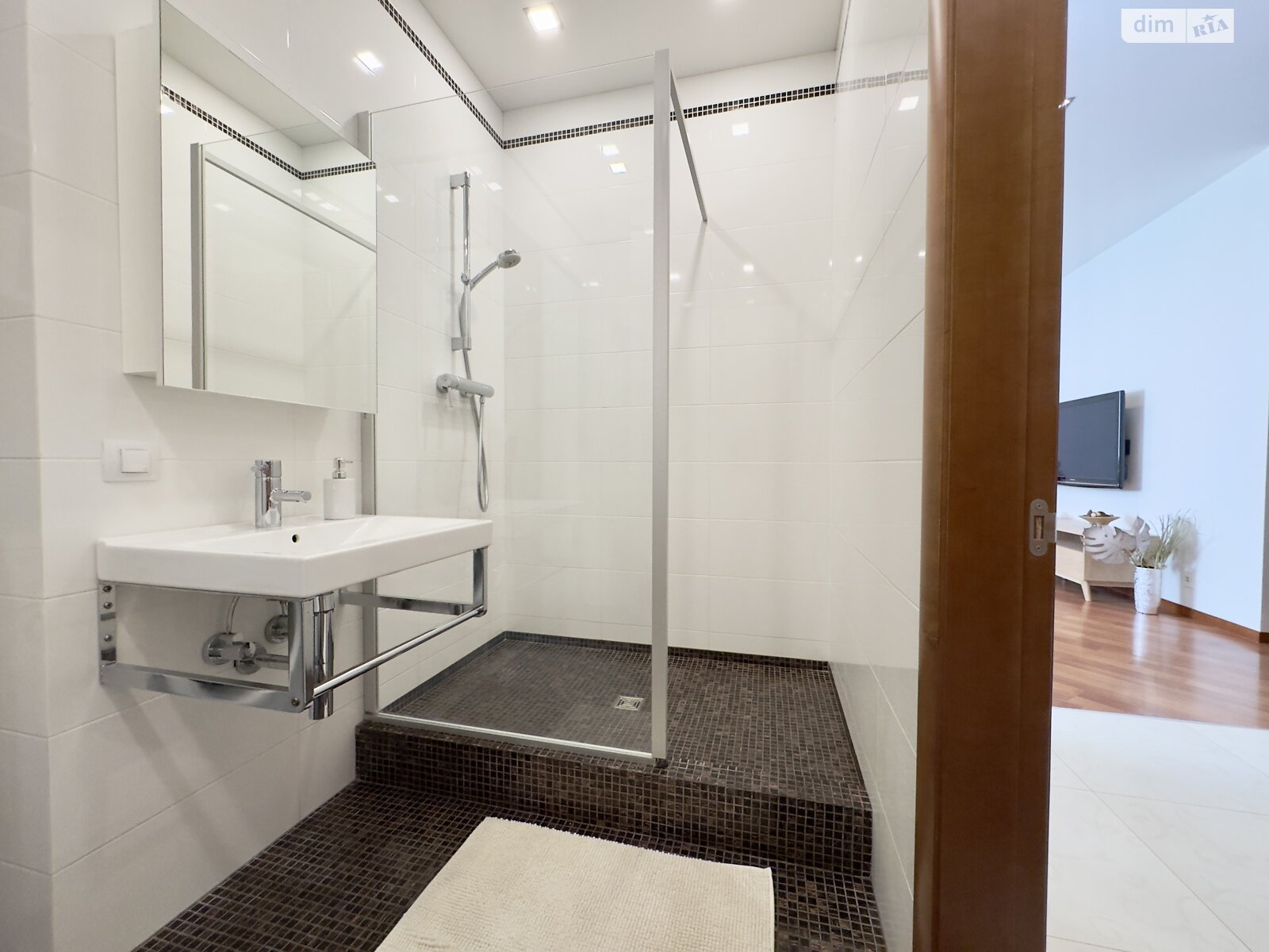 трикімнатна квартира в Дніпрі, район Нагорний, на вул. Бригадна 11 в довготривалу оренду помісячно фото 1