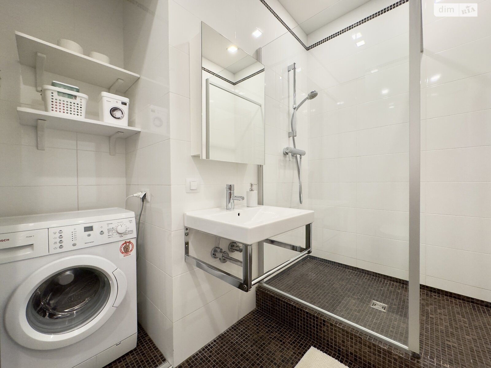 трикімнатна квартира в Дніпрі, район Нагорний, на вул. Бригадна 11 в довготривалу оренду помісячно фото 1