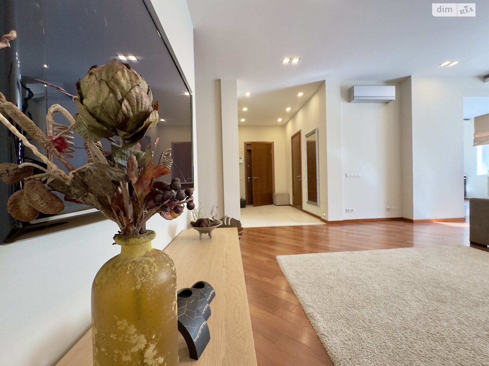 трикімнатна квартира в Дніпрі, район Нагорний, на вул. Бригадна 11 в довготривалу оренду помісячно фото 1