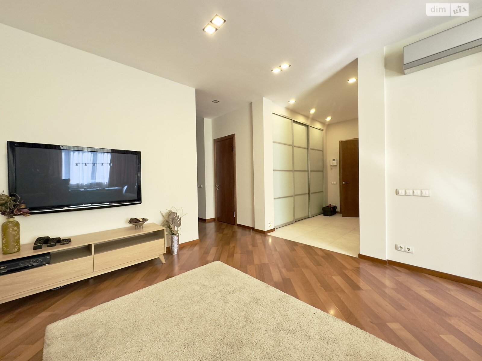 трикімнатна квартира в Дніпрі, район Нагорний, на вул. Бригадна 11 в довготривалу оренду помісячно фото 1