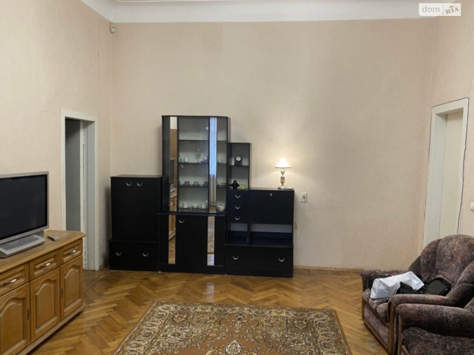 трехкомнатная квартира с мебелью в Днепре, район Нагорный, на просп. Науки в аренду на долгий срок помесячно фото 1