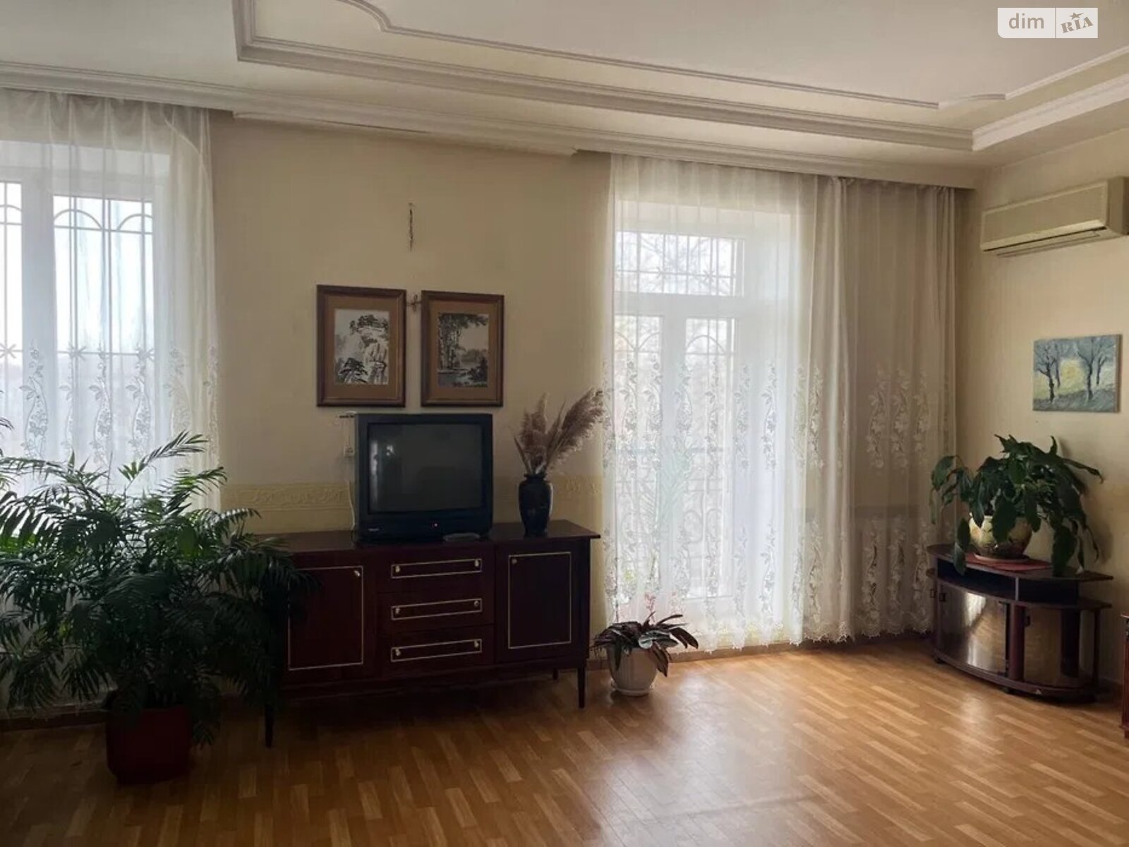 трехкомнатная квартира с мебелью в Днепре, район Нагорный, на пл. Соборная 1А в аренду на долгий срок помесячно фото 1