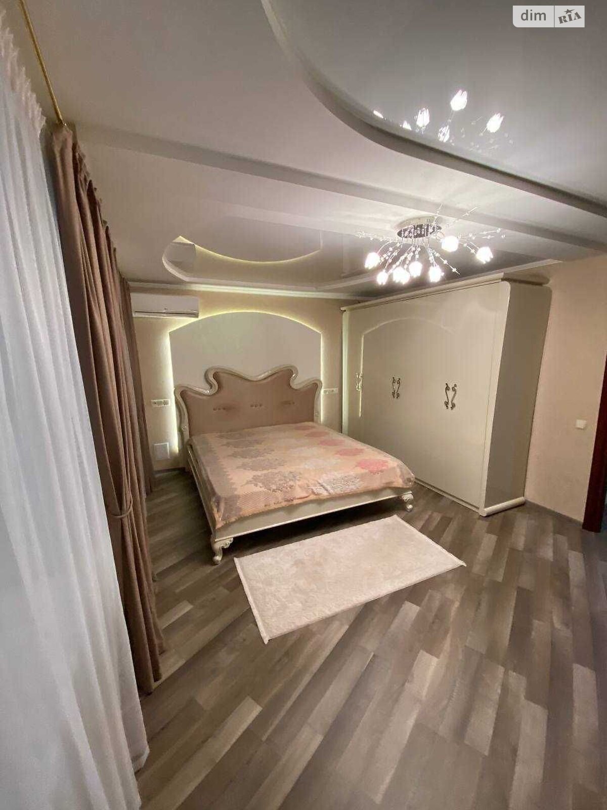 трехкомнатная квартира с мебелью в Днепре, район Парк Л.Глобы, на ул. Савченко Юрия 30 в аренду на долгий срок помесячно фото 1