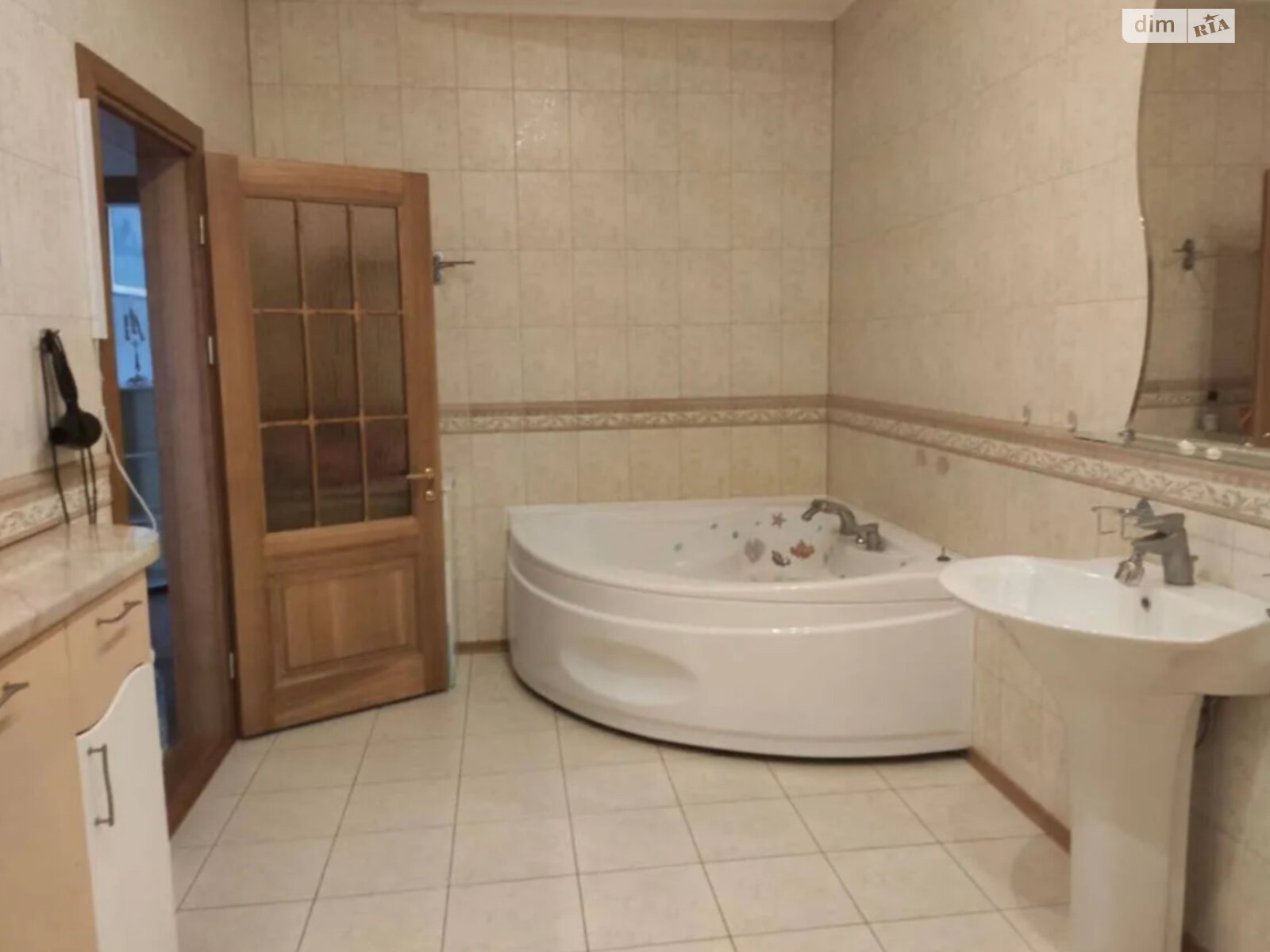 трехкомнатная квартира в Днепре, район Парк Л.Глобы, на ул. Староказацкая 52Б в аренду на долгий срок помесячно фото 1 трехкомнатная квартира в Днепре, район Парк Л.Глобы, на ул. Староказацкая 52Б в аренду на долгий срок помесячно фото 1
