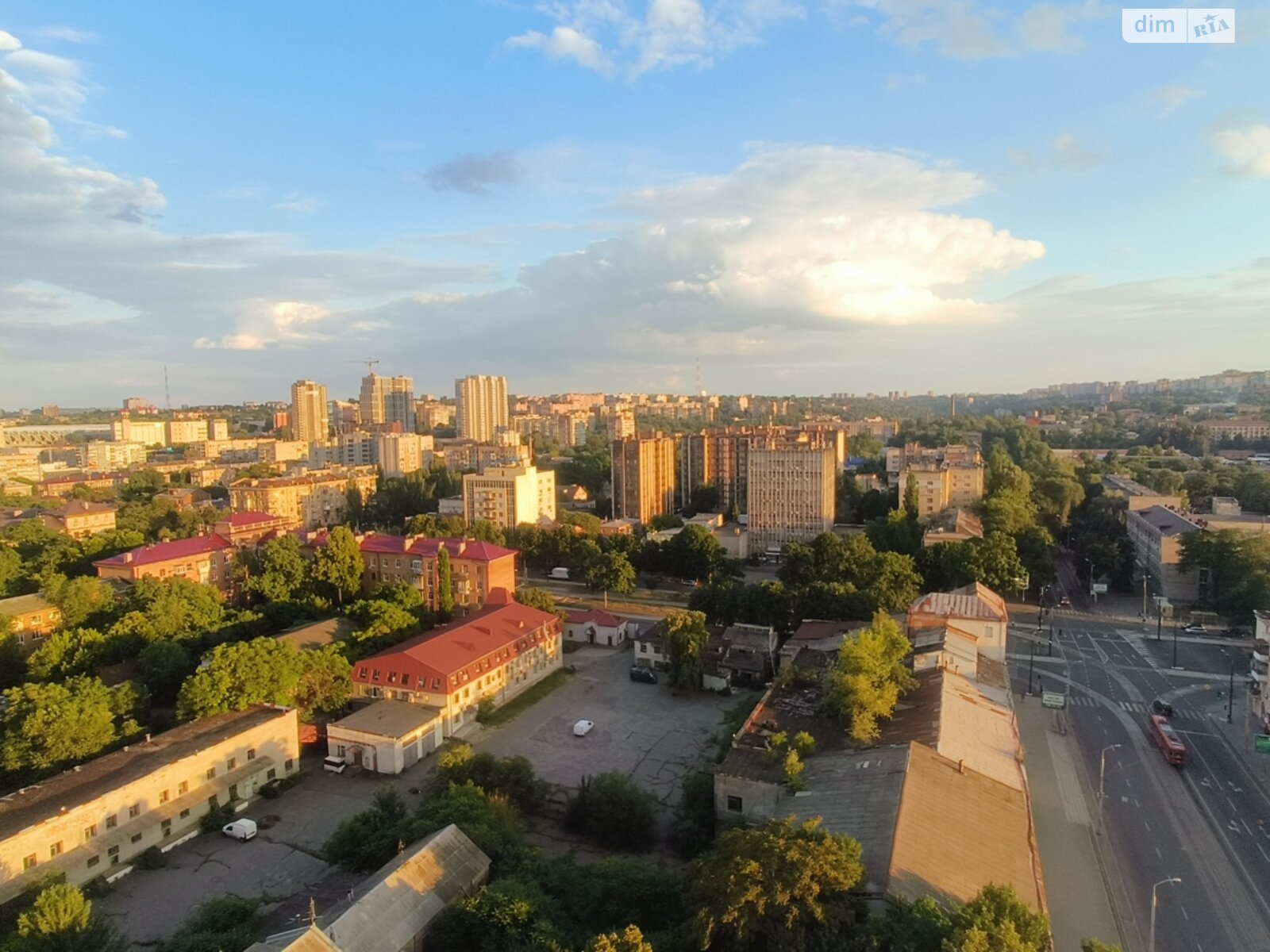 трехкомнатная квартира в Днепре, район Центр, на ул. Степана Бандеры 15 в аренду на долгий срок помесячно фото 1 трехкомнатная квартира в Днепре, район Центр, на ул. Степана Бандеры 15 в аренду на долгий срок помесячно фото 1