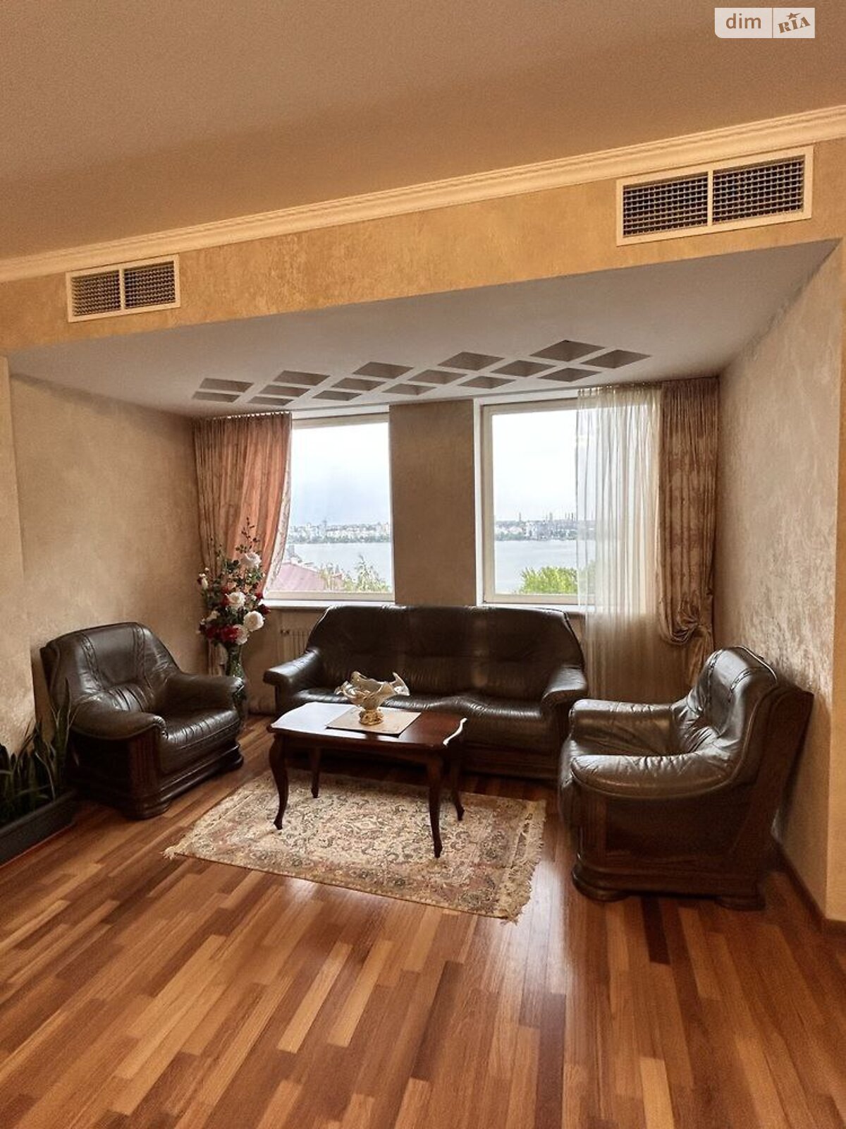 четырехкомнатная квартира в Днепре, район Парк Шевченко, на ул. Дольник Архитектора 10 в аренду на долгий срок помесячно фото 1 четырехкомнатная квартира в Днепре, район Парк Шевченко, на ул. Дольник Архитектора 10 в аренду на долгий срок помесячно фото 1