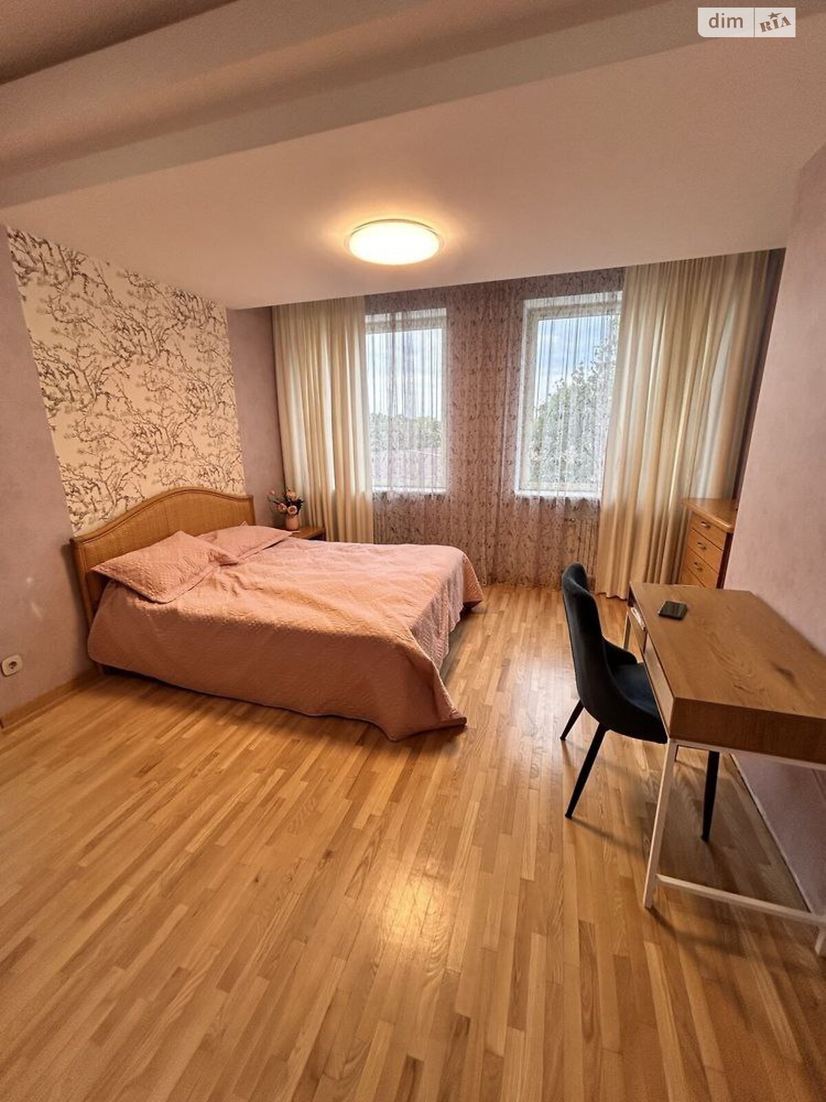 четырехкомнатная квартира в Днепре, район Парк Шевченко, на ул. Дольник Архитектора 10 в аренду на долгий срок помесячно фото 1 четырехкомнатная квартира в Днепре, район Парк Шевченко, на ул. Дольник Архитектора 10 в аренду на долгий срок помесячно фото 1