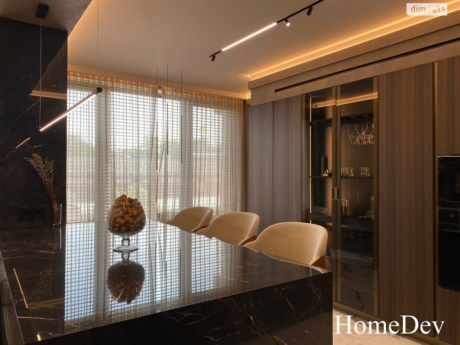 четырехкомнатная квартира в Днепре, район Парк Шевченко, на ул. Донцова Дмитрия 3 в аренду на долгий срок помесячно фото 1 четырехкомнатная квартира в Днепре, район Парк Шевченко, на ул. Донцова Дмитрия 3 в аренду на долгий срок помесячно фото 1