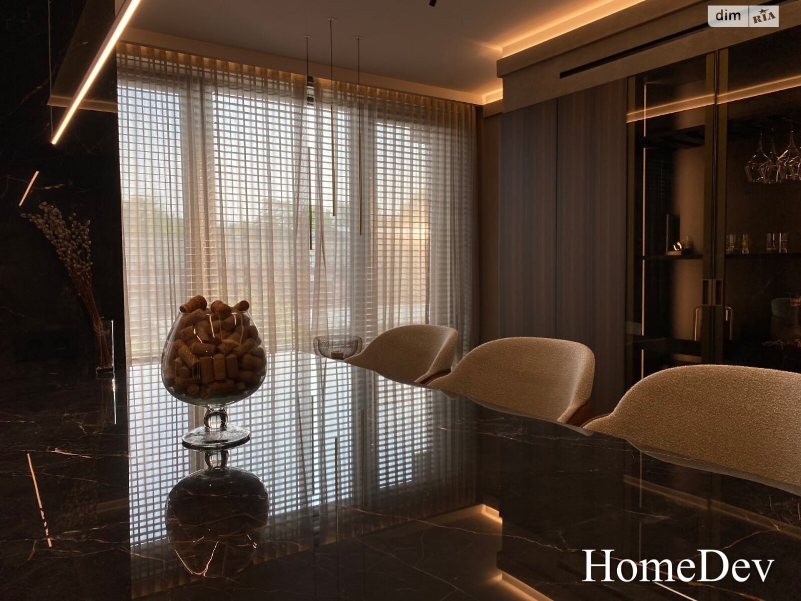 четырехкомнатная квартира в Днепре, район Парк Шевченко, на ул. Донцова Дмитрия 3 в аренду на долгий срок помесячно фото 1 четырехкомнатная квартира в Днепре, район Парк Шевченко, на ул. Донцова Дмитрия 3 в аренду на долгий срок помесячно фото 1