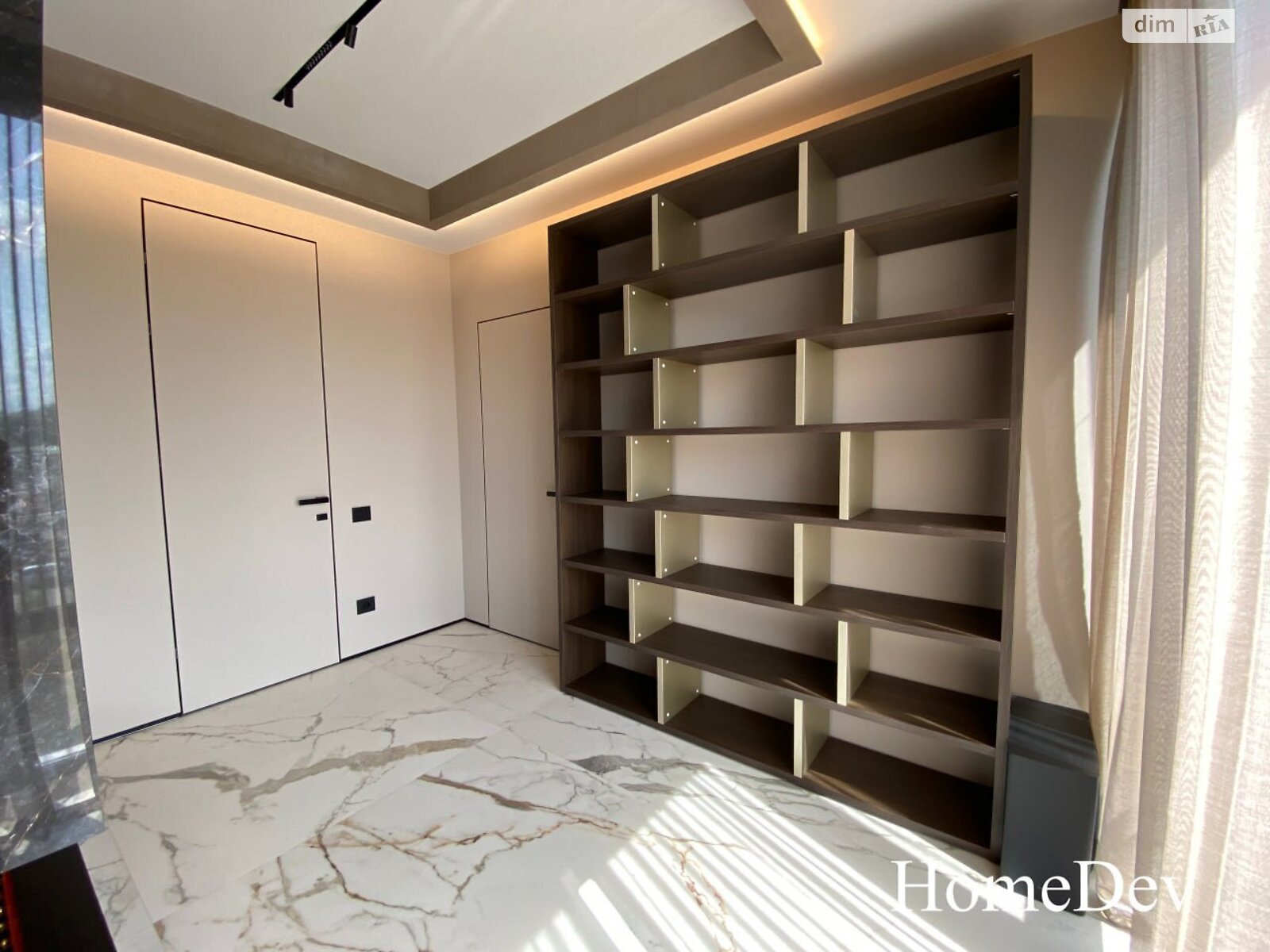 четырехкомнатная квартира в Днепре, район Парк Шевченко, на ул. Донцова Дмитрия 3 в аренду на долгий срок помесячно фото 1 четырехкомнатная квартира в Днепре, район Парк Шевченко, на ул. Донцова Дмитрия 3 в аренду на долгий срок помесячно фото 1