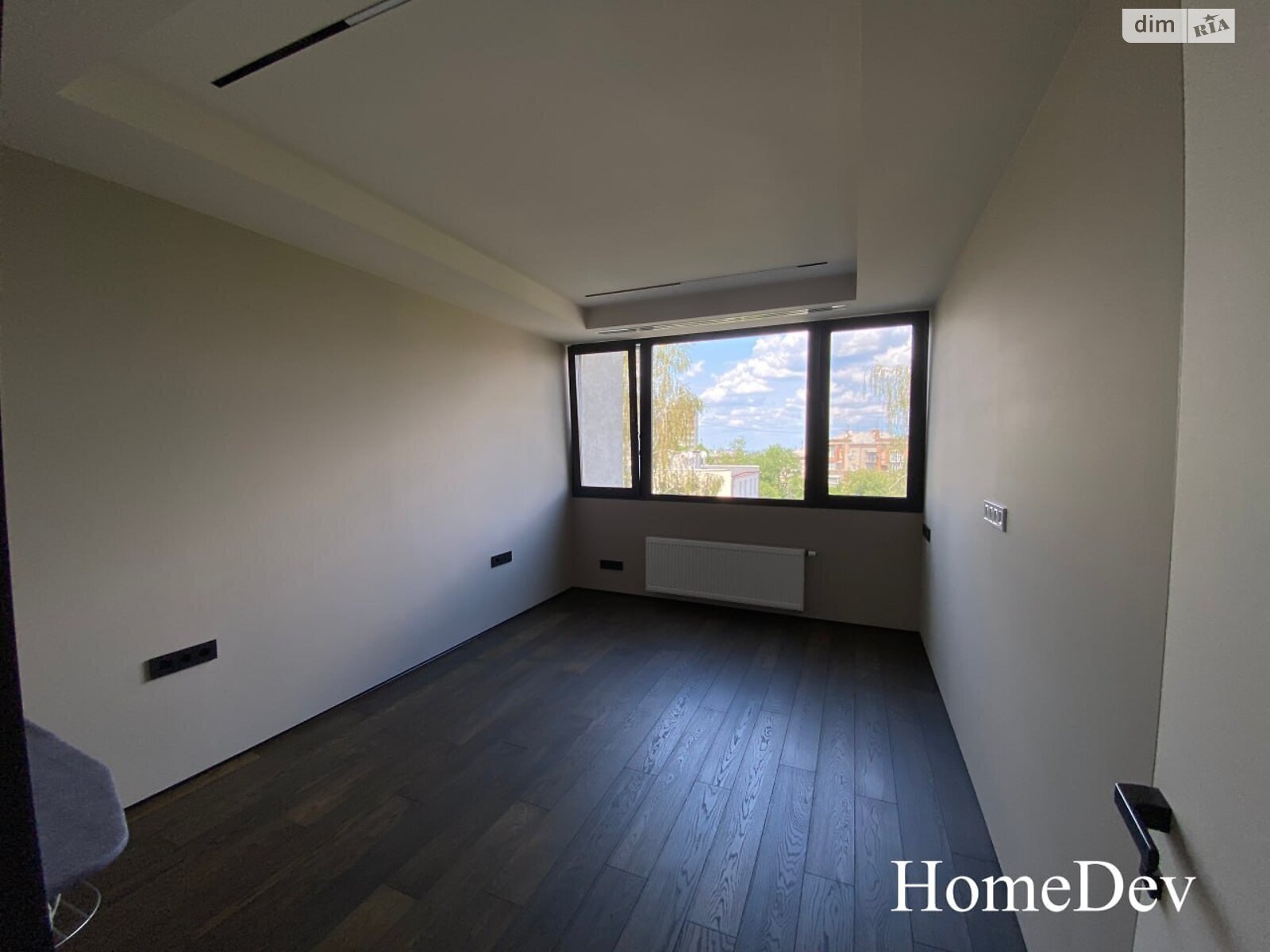 четырехкомнатная квартира в Днепре, район Парк Шевченко, на ул. Донцова Дмитрия 3 в аренду на долгий срок помесячно фото 1 четырехкомнатная квартира в Днепре, район Парк Шевченко, на ул. Донцова Дмитрия 3 в аренду на долгий срок помесячно фото 1