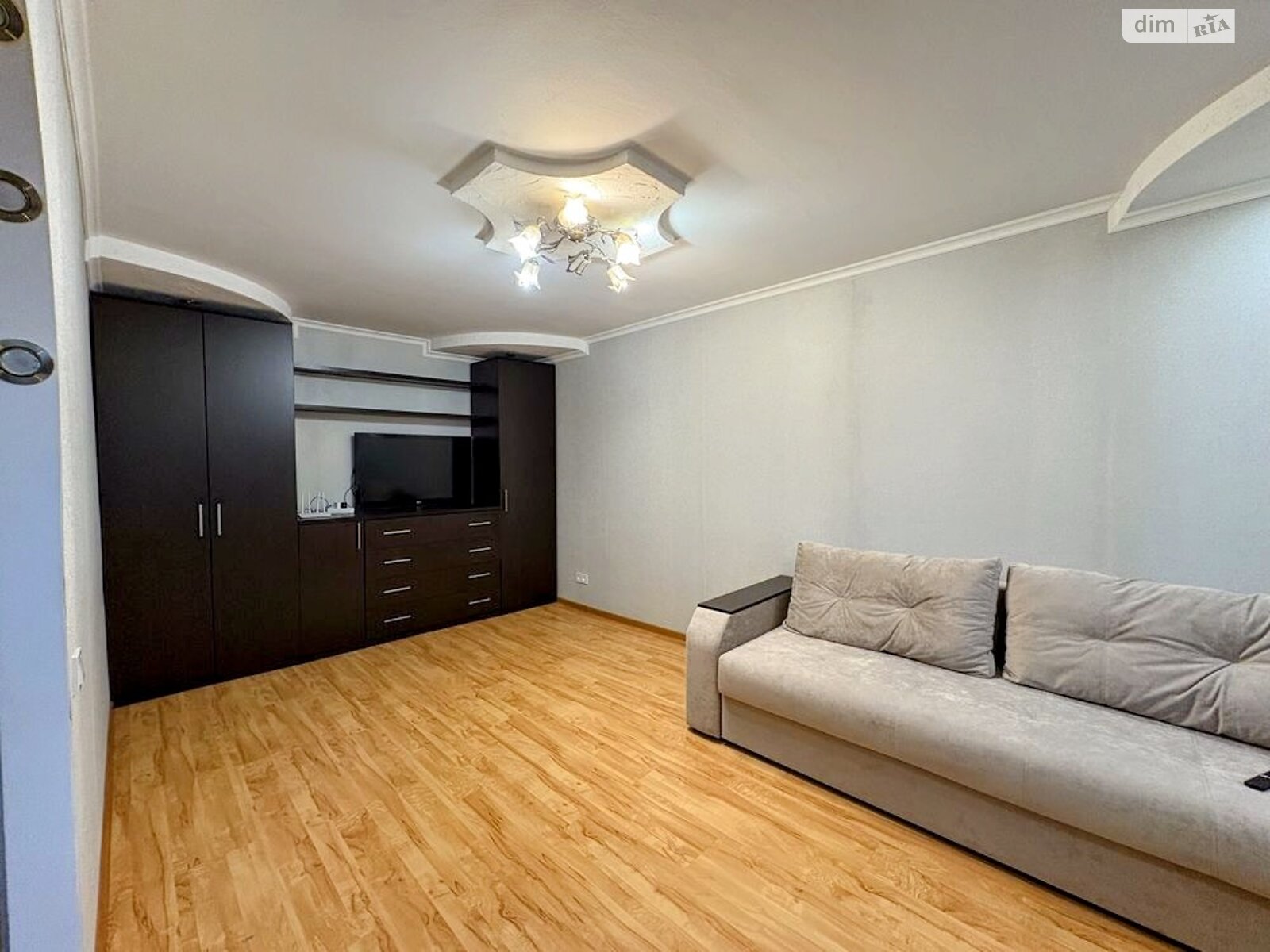 однокомнатная квартира в Днепре, район Парк Шевченко, на ул. Донцова Дмитрия в аренду на долгий срок помесячно фото 1 однокомнатная квартира в Днепре, район Парк Шевченко, на ул. Донцова Дмитрия в аренду на долгий срок помесячно фото 1