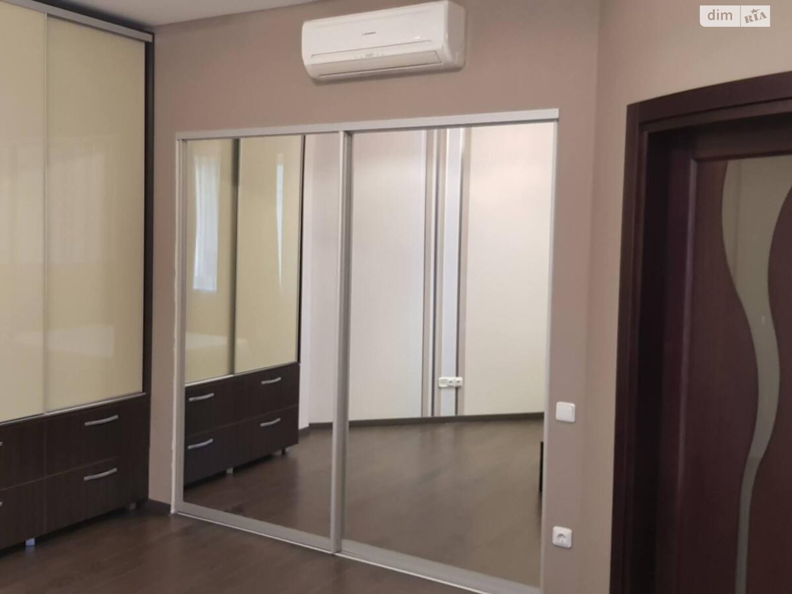 двокімнатна квартира в Дніпрі, район Парк Шевченка, на узвіз Крутогірний 33 в довготривалу оренду помісячно фото 1 двокімнатна квартира в Дніпрі, район Парк Шевченка, на узвіз Крутогірний 33 в довготривалу оренду помісячно фото 1