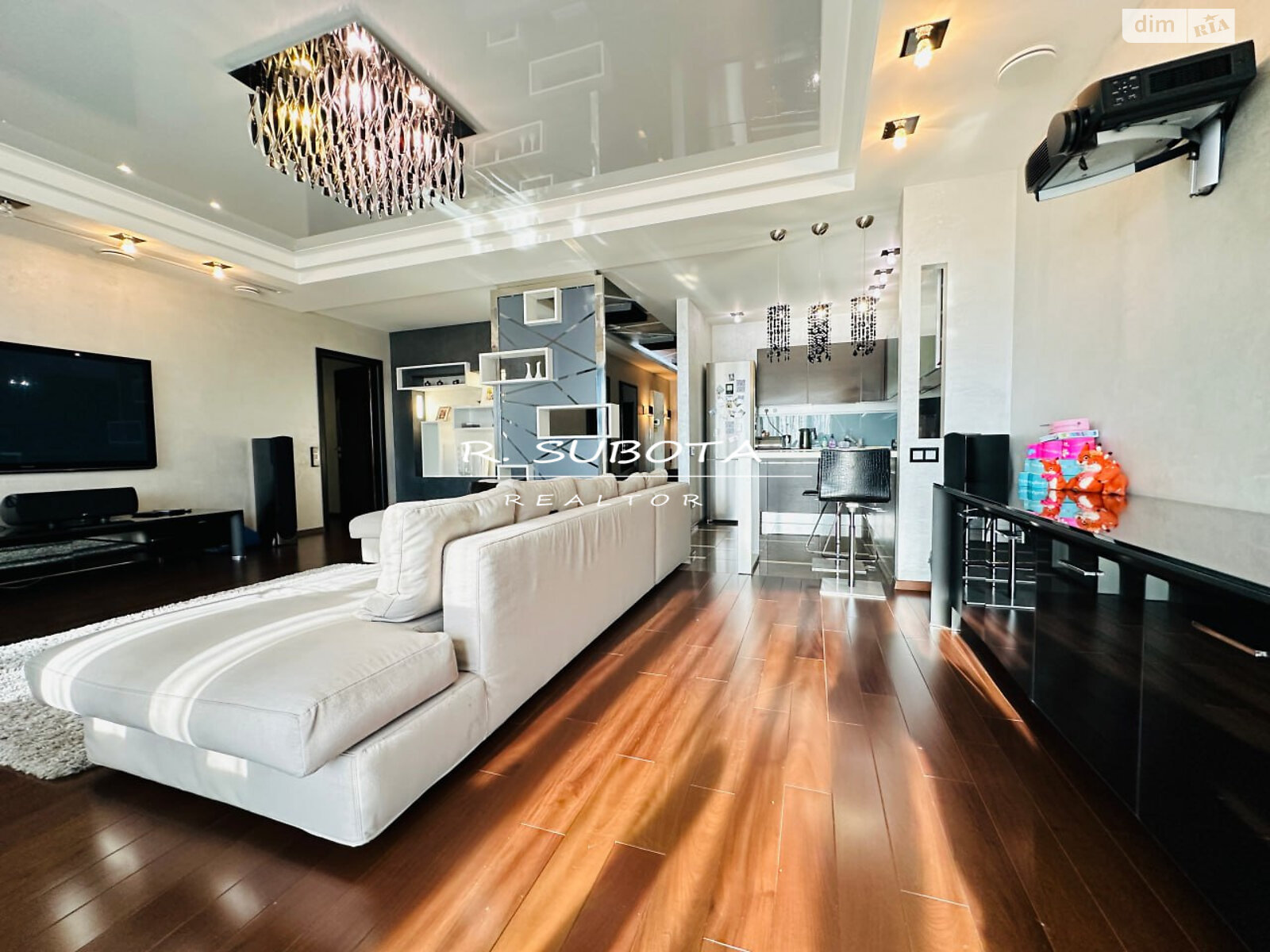 чотирикімнатна квартира в Дніпрі, район Парк Шевченка, на вул. Нірінберга Павла 10 в довготривалу оренду помісячно фото 1 чотирикімнатна квартира в Дніпрі, район Парк Шевченка, на вул. Нірінберга Павла 10 в довготривалу оренду помісячно фото 1