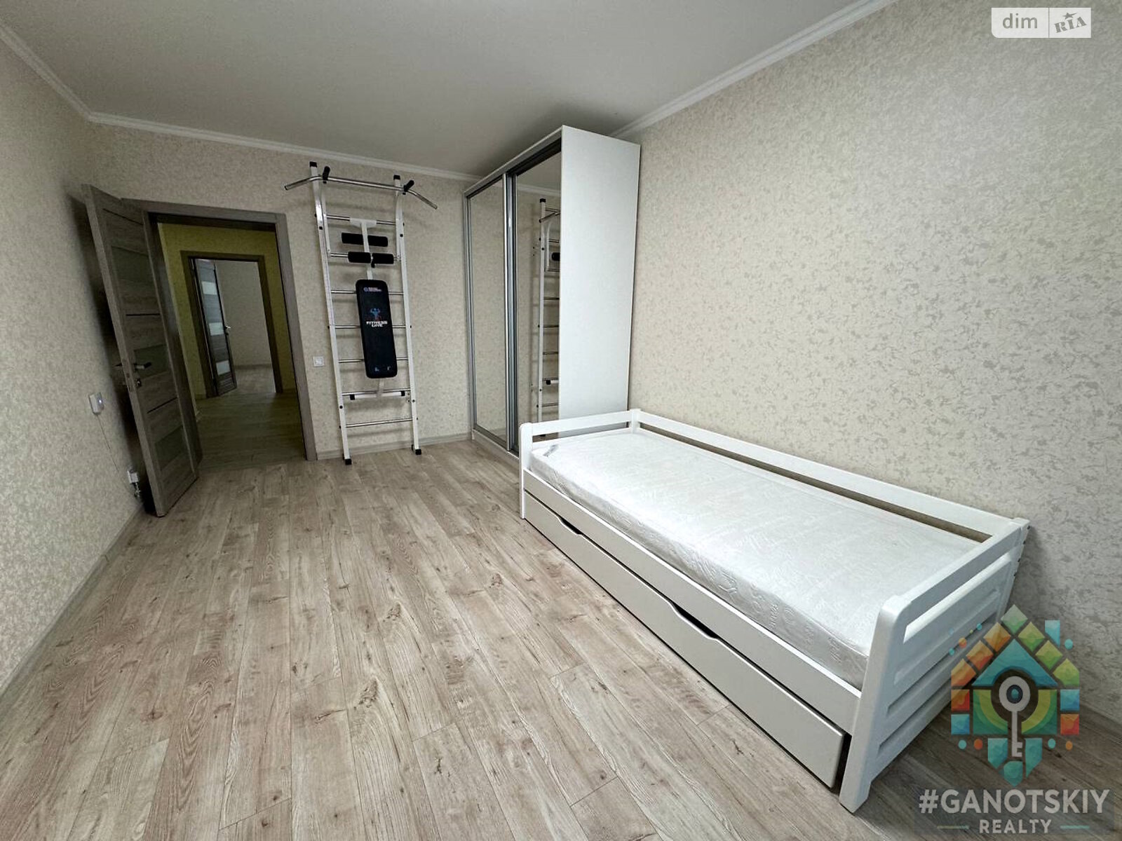 чотирикімнатна квартира в Дніпрі, район Перемога-1, на вул. Набережна Перемоги 62 в довготривалу оренду помісячно фото 1 чотирикімнатна квартира в Дніпрі, район Перемога-1, на вул. Набережна Перемоги 62 в довготривалу оренду помісячно фото 1