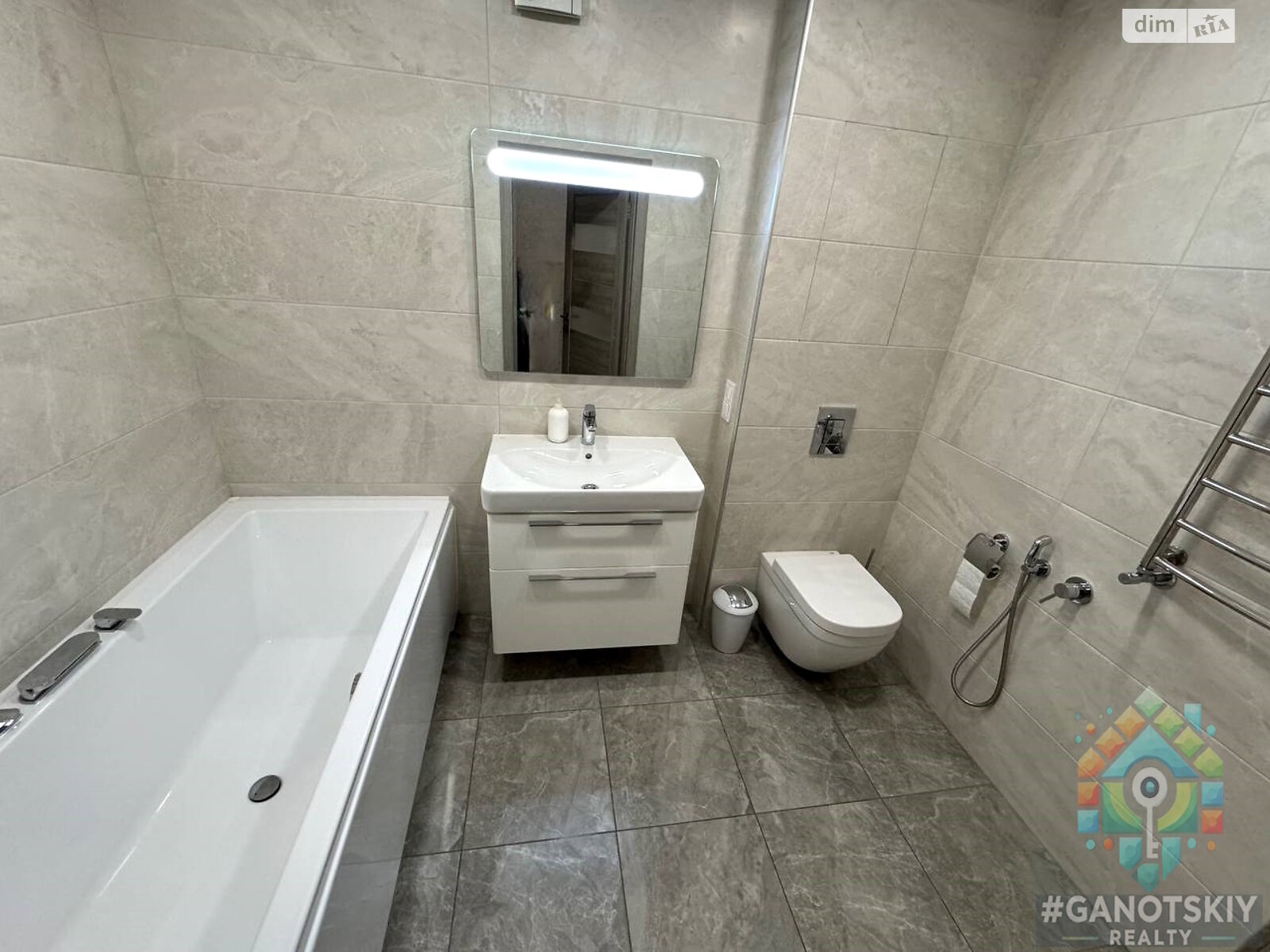 чотирикімнатна квартира в Дніпрі, район Перемога-1, на вул. Набережна Перемоги 62 в довготривалу оренду помісячно фото 1 чотирикімнатна квартира в Дніпрі, район Перемога-1, на вул. Набережна Перемоги 62 в довготривалу оренду помісячно фото 1