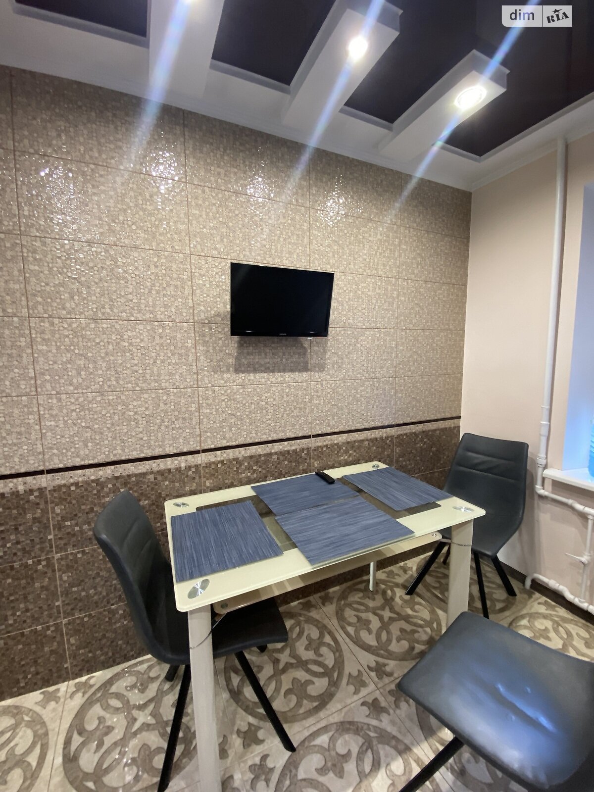 трехкомнатная квартира в Днепре, район Победа-4, на просп. Героев 12 в аренду на долгий срок помесячно фото 1 трехкомнатная квартира в Днепре, район Победа-4, на просп. Героев 12 в аренду на долгий срок помесячно фото 1