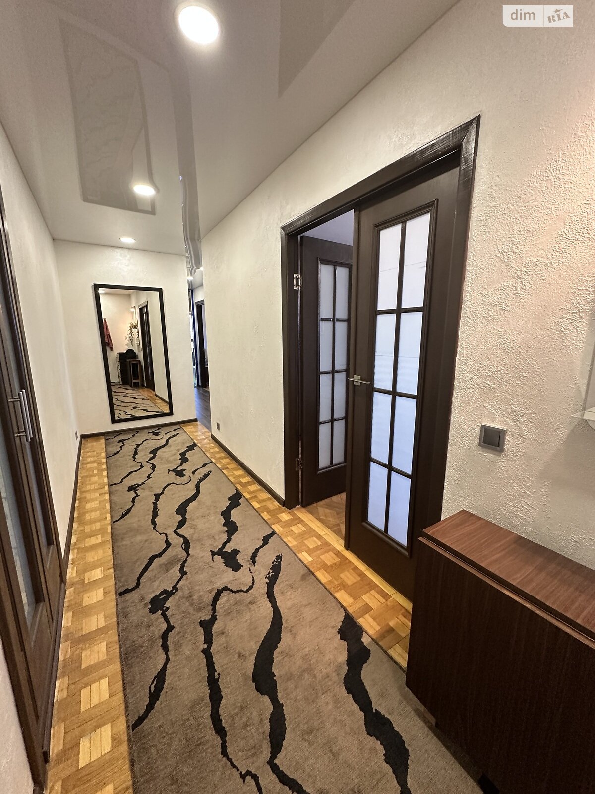 трехкомнатная квартира в Днепре, район Победа-5, на ул. Дорошенко Петра гетмана в аренду на долгий срок помесячно фото 1