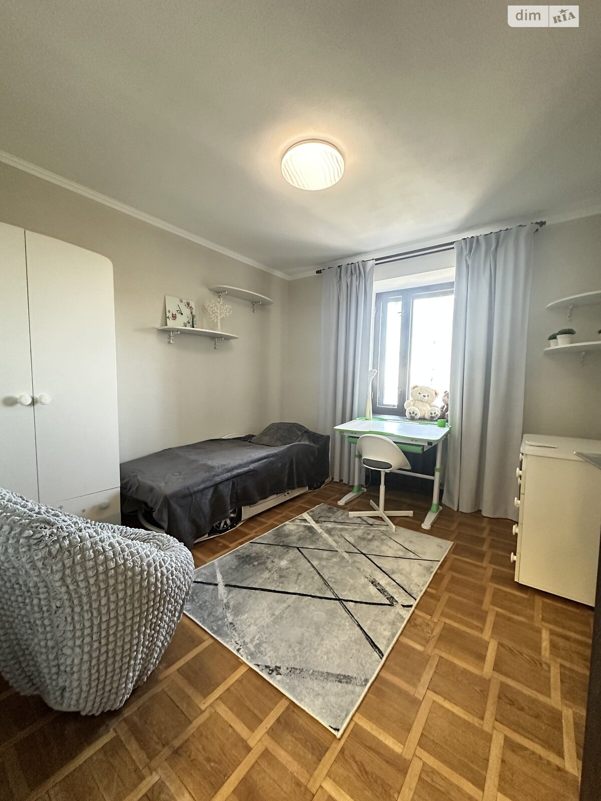 трехкомнатная квартира в Днепре, район Победа-5, на ул. Дорошенко Петра гетмана в аренду на долгий срок помесячно фото 1