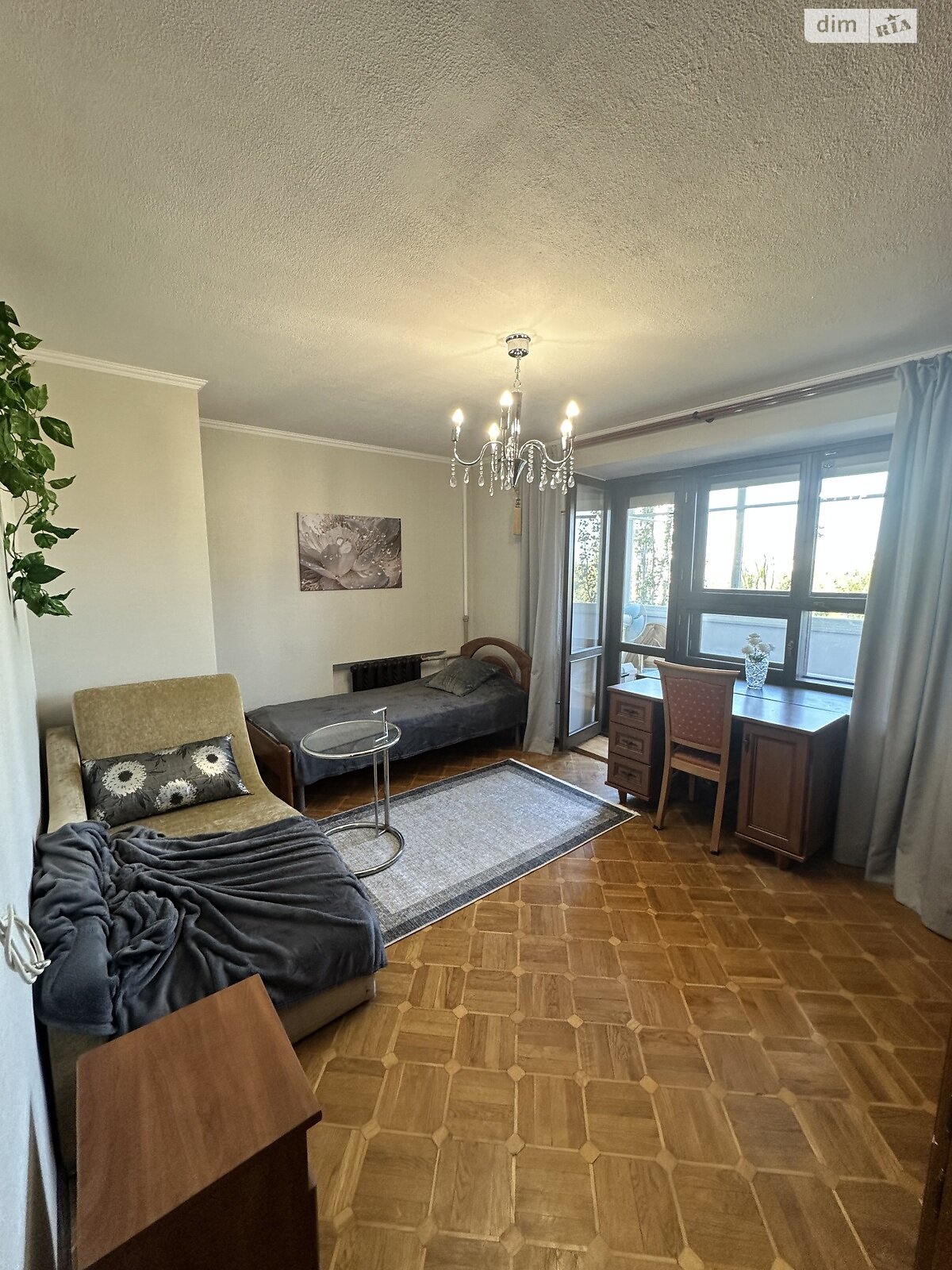 трехкомнатная квартира в Днепре, район Победа-5, на ул. Дорошенко Петра гетмана в аренду на долгий срок помесячно фото 1