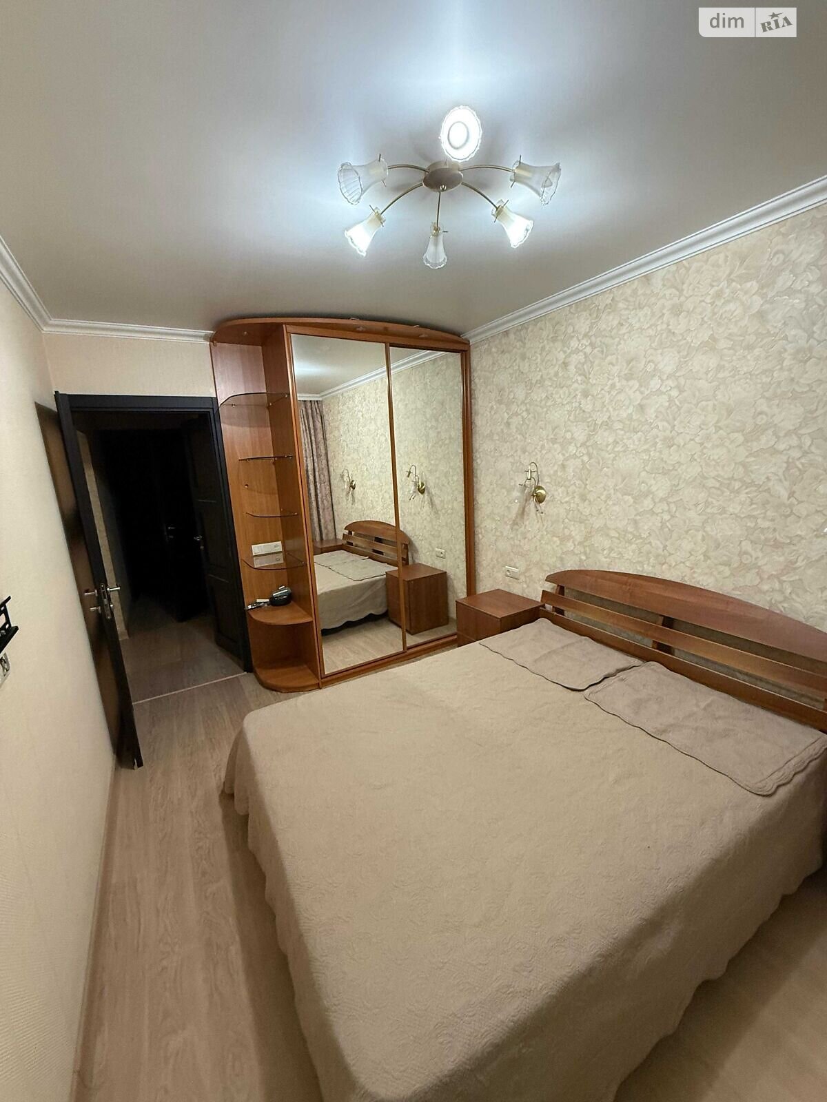 трехкомнатная квартира в Днепре, район Победа-6, на просп. Героев 46 в аренду на долгий срок помесячно фото 1