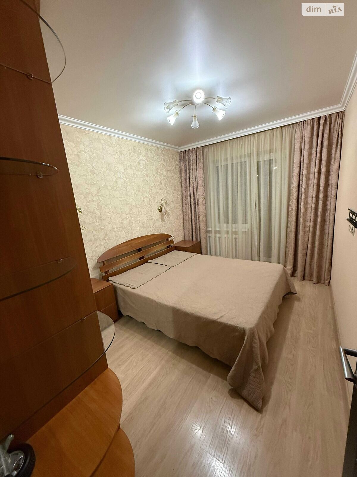 трехкомнатная квартира в Днепре, район Победа-6, на просп. Героев 46 в аренду на долгий срок помесячно фото 1