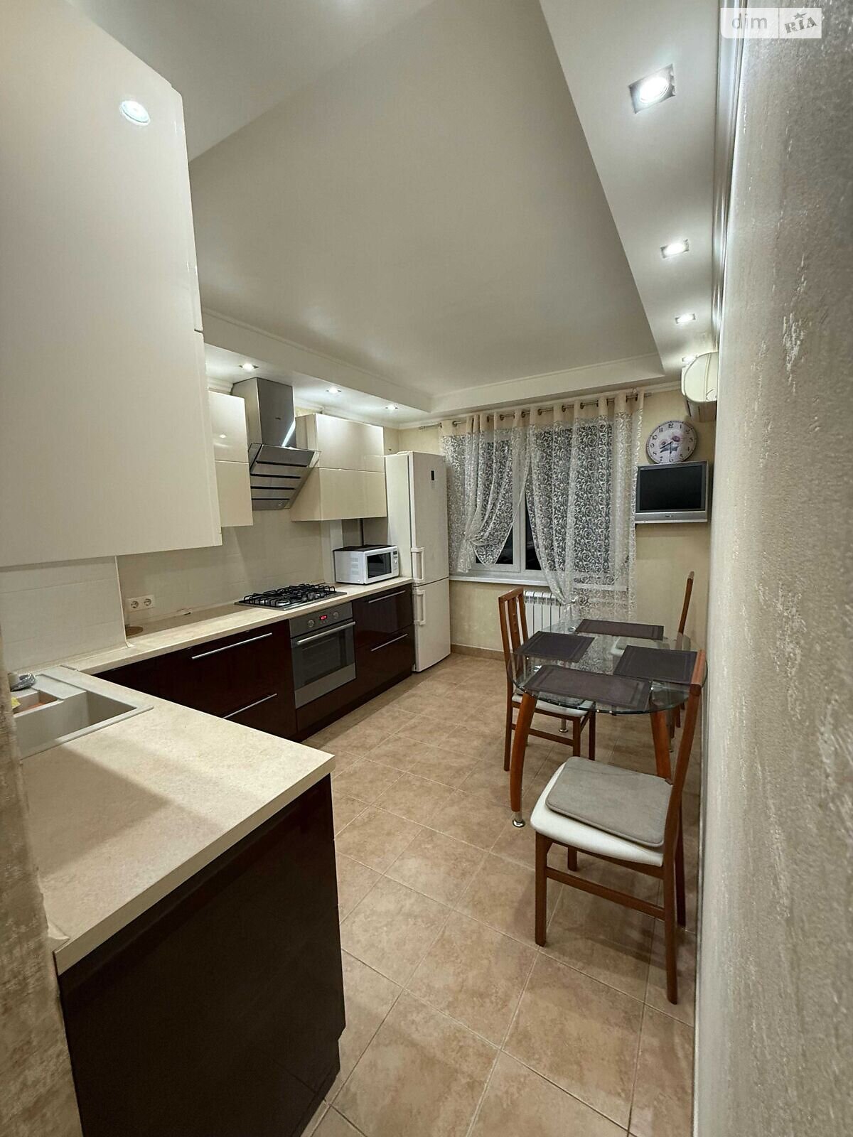 трехкомнатная квартира в Днепре, район Победа-6, на просп. Героев 46 в аренду на долгий срок помесячно фото 1