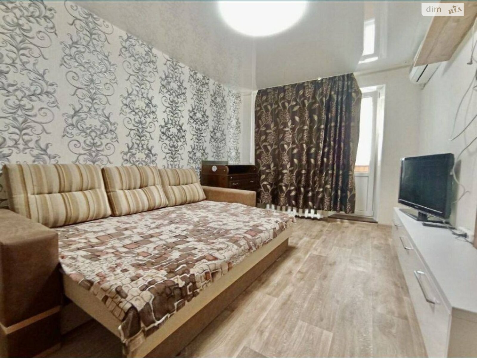 трехкомнатная квартира с мебелью в Днепре, на ул. Полонской-Василенко 4 в аренду на долгий срок помесячно фото 1