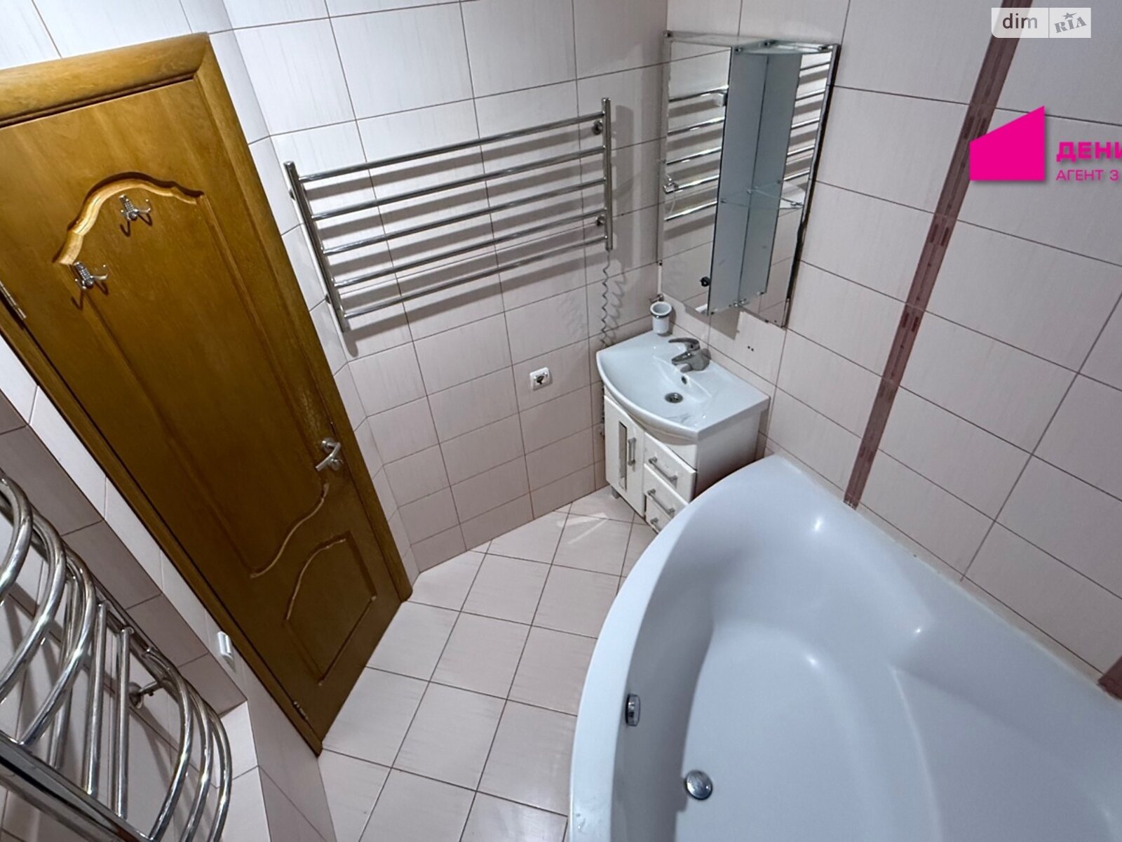 трикімнатна квартира в Дніпрі, район Придніпровський, на вул. Івана Багряного 13 в довготривалу оренду помісячно фото 1 трикімнатна квартира в Дніпрі, район Придніпровський, на вул. Івана Багряного 13 в довготривалу оренду помісячно фото 1