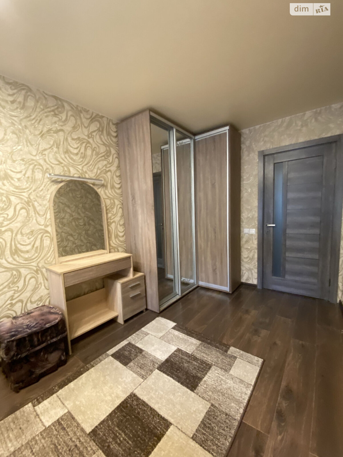 трехкомнатная квартира в Днепре, район Центральный, на ул. Александра Щербакова в аренду на долгий срок помесячно фото 1
