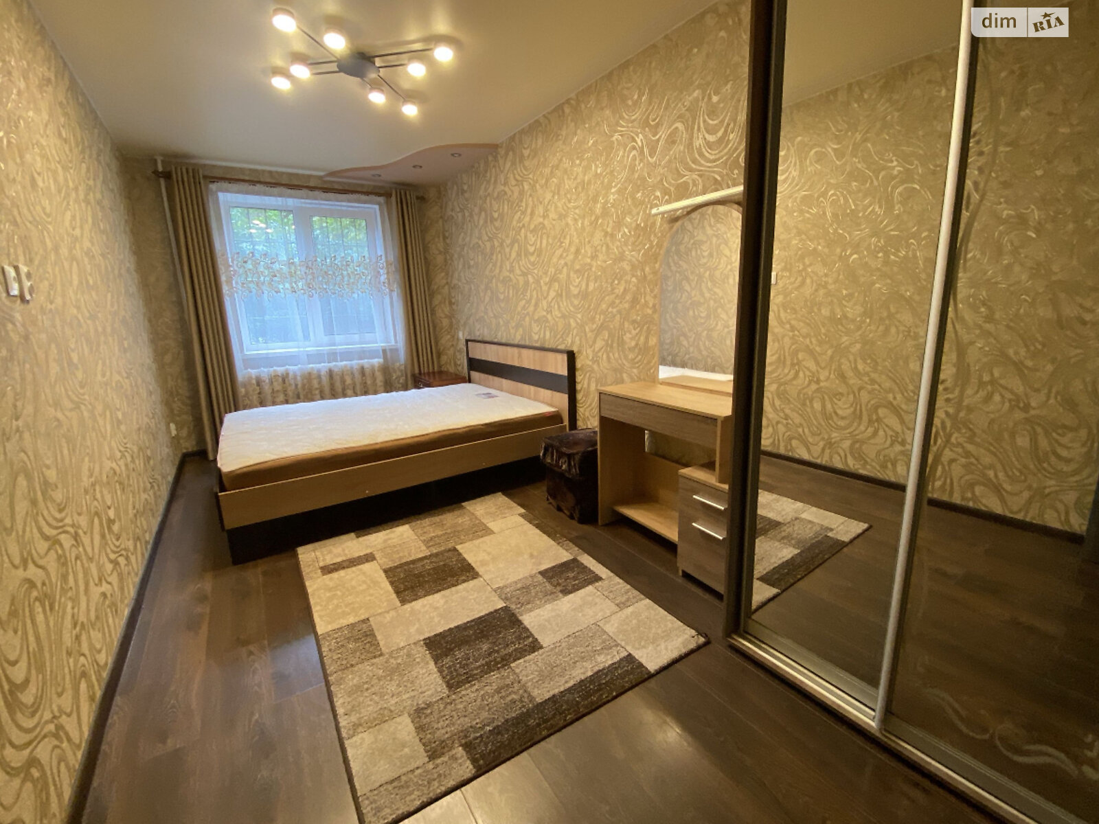 трехкомнатная квартира в Днепре, район Центральный, на ул. Александра Щербакова в аренду на долгий срок помесячно фото 1