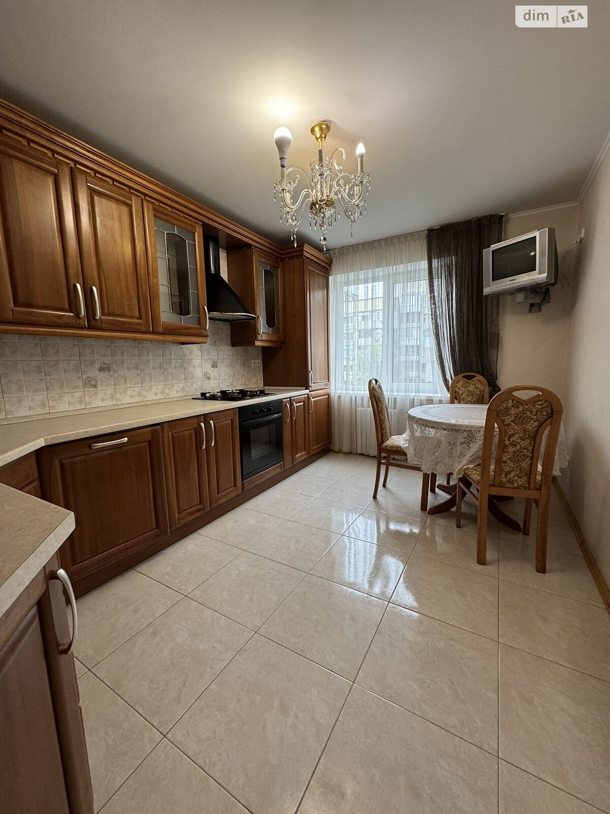 трехкомнатная квартира в Днепре, район Центр, на ул. Шнеерсона Менахем-Мендл в аренду на долгий срок помесячно фото 1