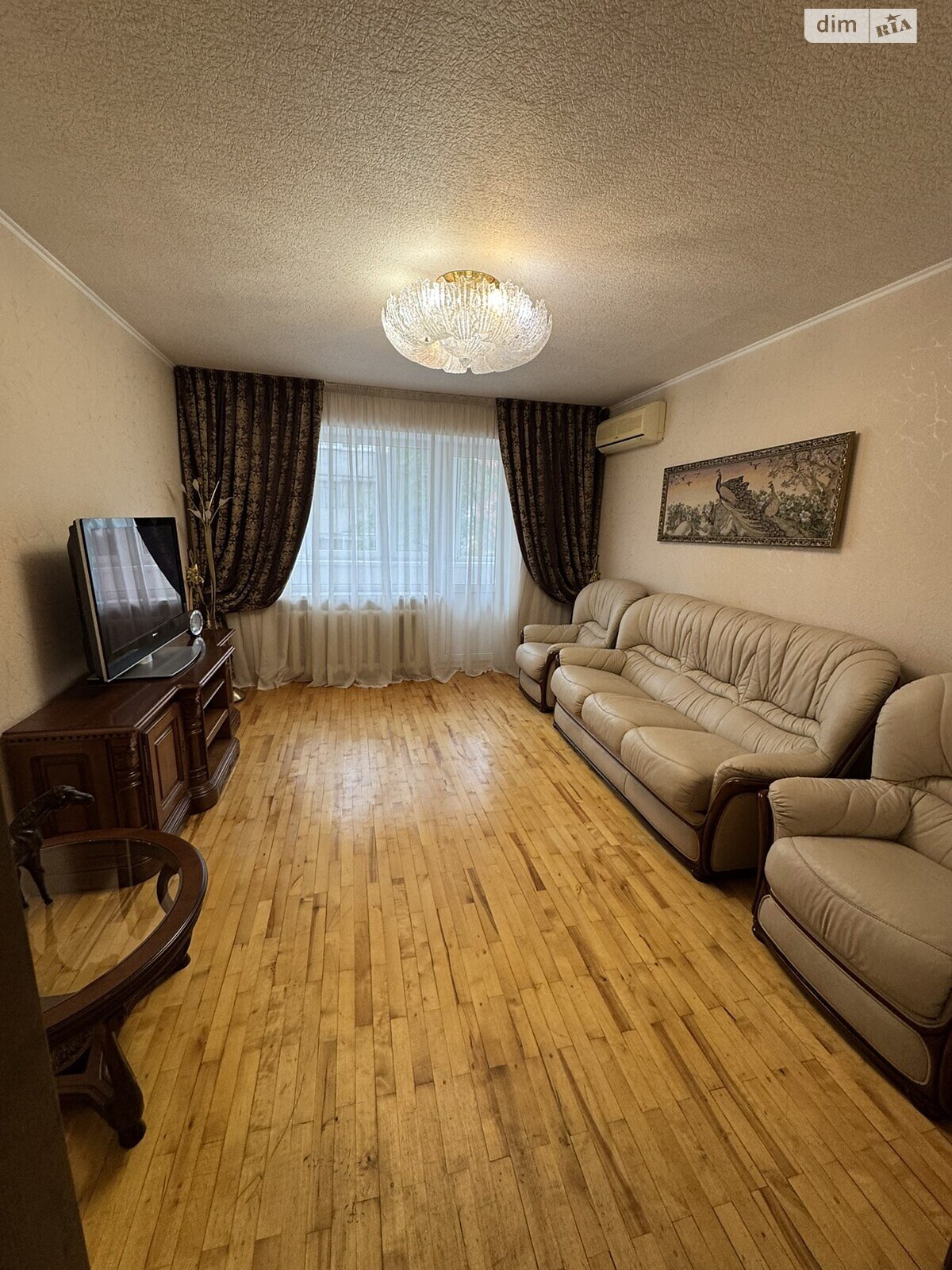 трехкомнатная квартира в Днепре, район Центр, на ул. Шнеерсона Менахем-Мендл в аренду на долгий срок помесячно фото 1