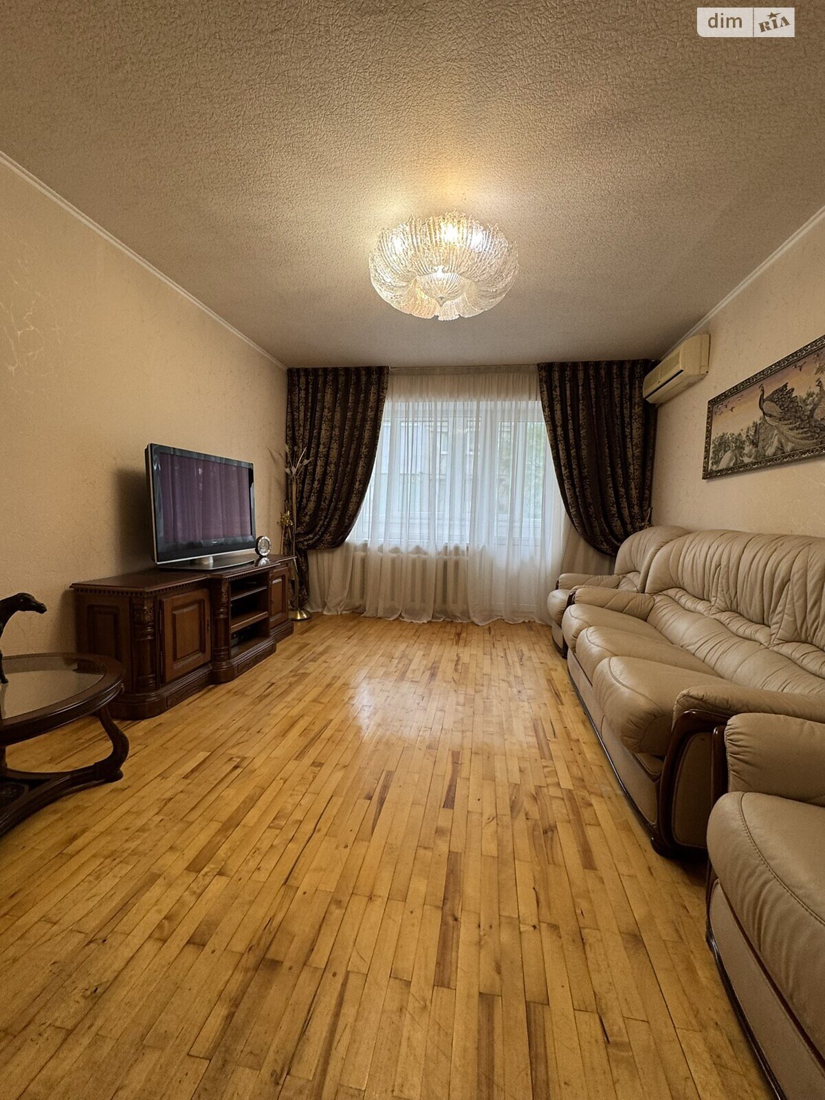 трехкомнатная квартира в Днепре, район Центр, на ул. Шнеерсона Менахем-Мендл в аренду на долгий срок помесячно фото 1