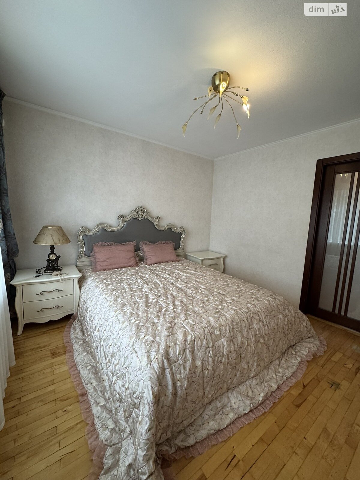 трехкомнатная квартира в Днепре, район Центр, на ул. Шнеерсона Менахем-Мендл в аренду на долгий срок помесячно фото 1