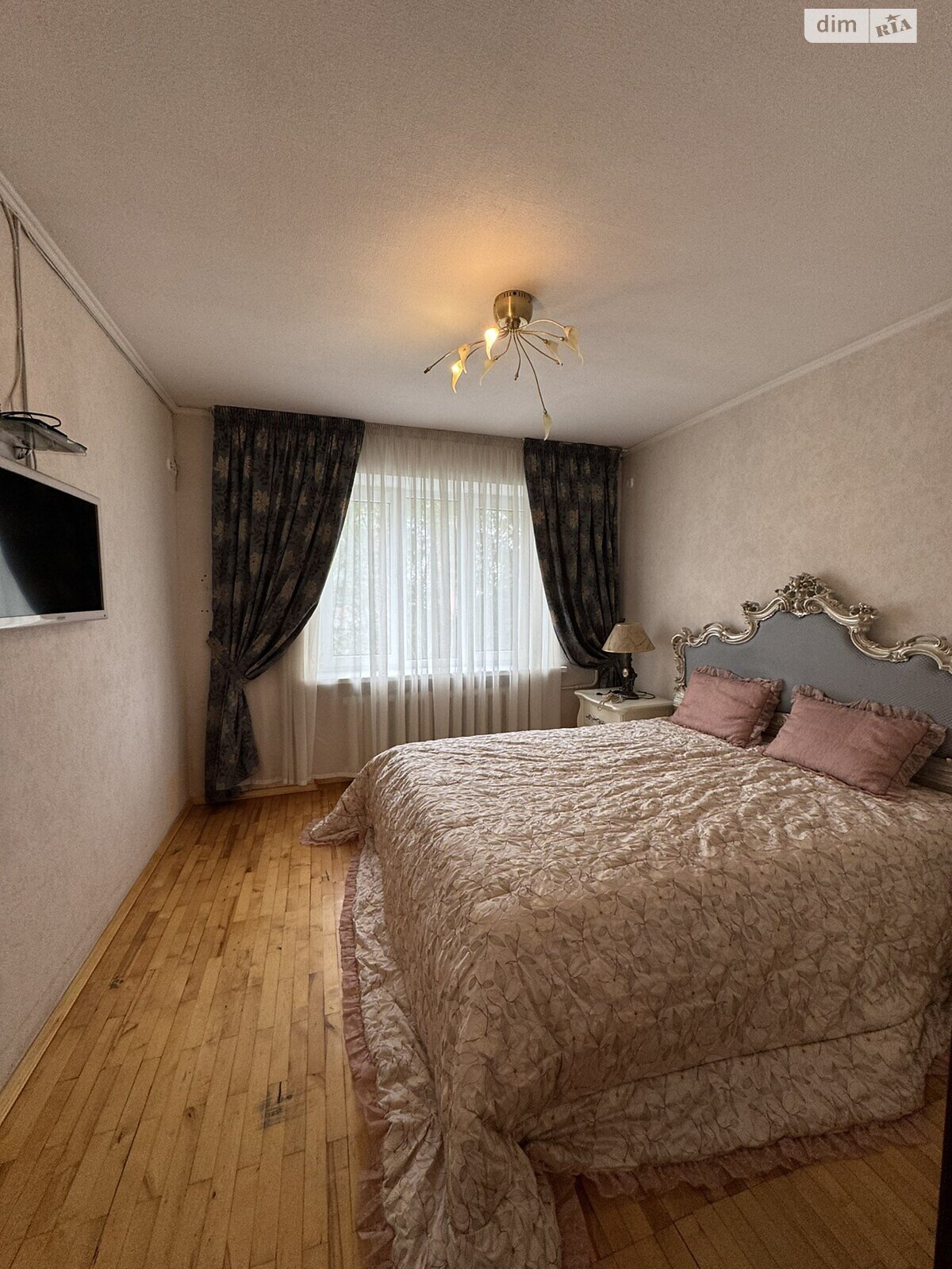 трехкомнатная квартира в Днепре, район Центр, на ул. Шнеерсона Менахем-Мендл в аренду на долгий срок помесячно фото 1