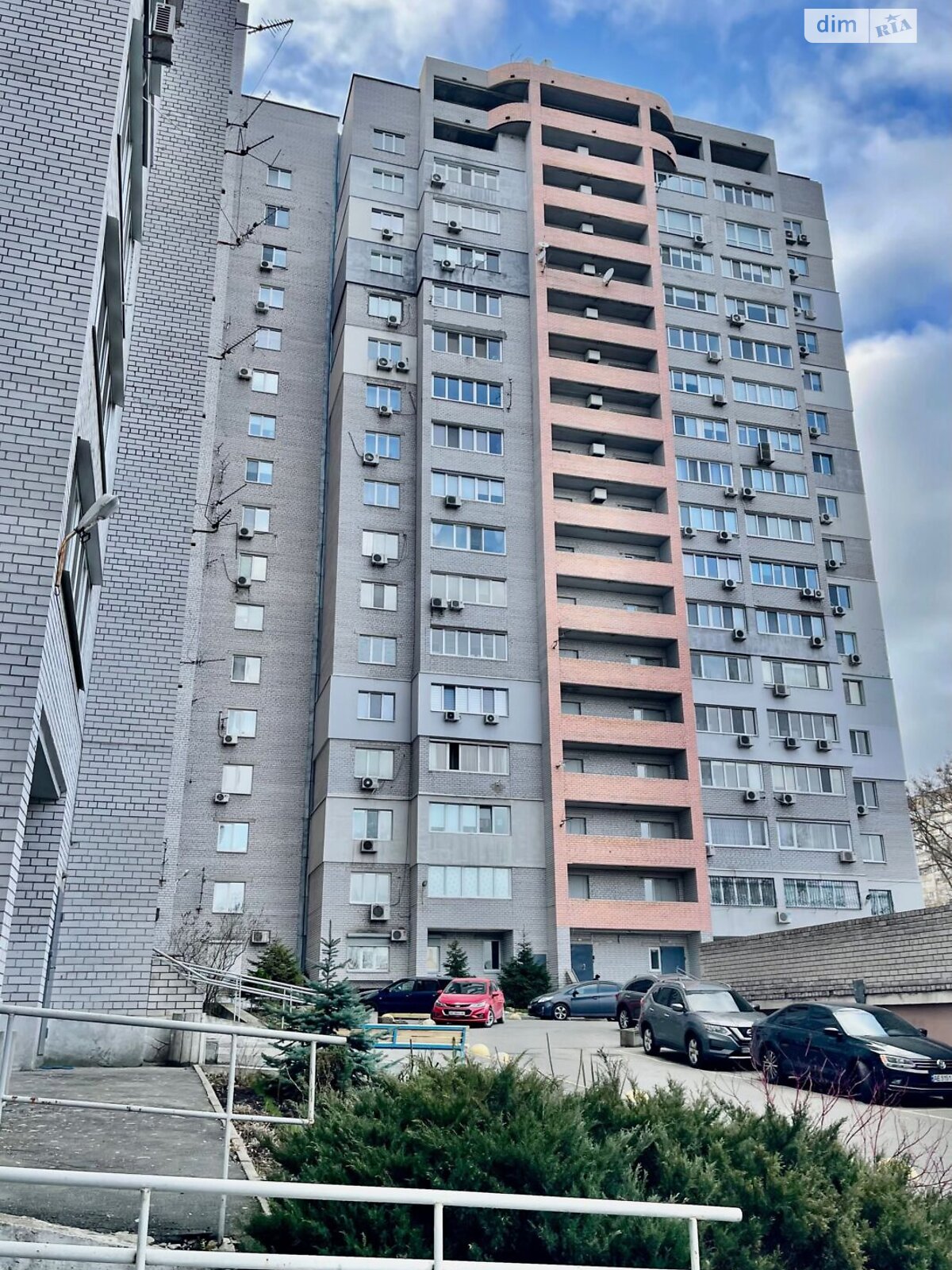 трехкомнатная квартира в Днепре, район Рабочая, на ул. Братьев Горобцов в аренду на долгий срок помесячно фото 1 трехкомнатная квартира в Днепре, район Рабочая, на ул. Братьев Горобцов в аренду на долгий срок помесячно фото 1