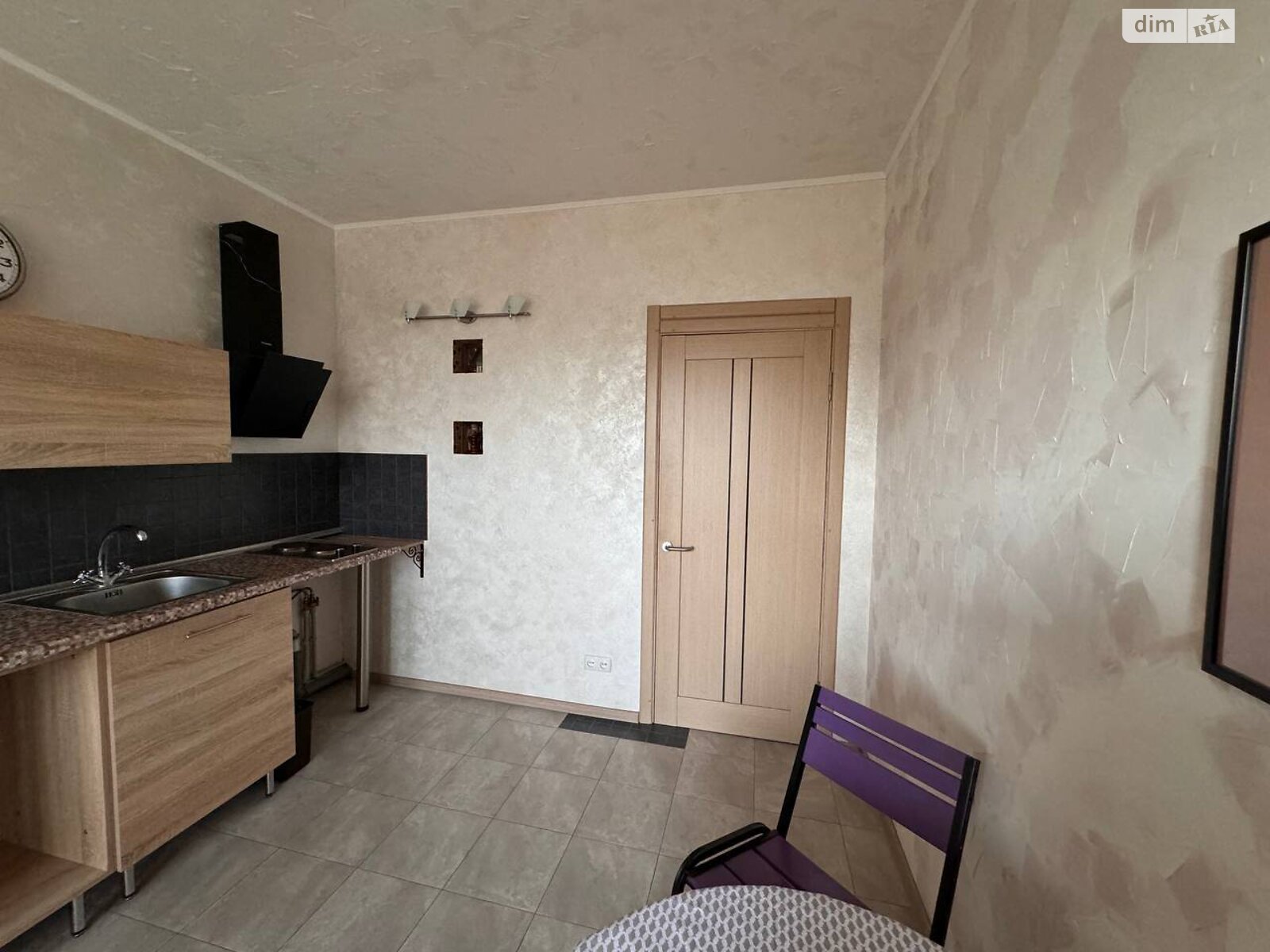 однокомнатная квартира в Днепре, район Рабочая, на ул. Дмитрия Кедрина 53А в аренду на долгий срок помесячно фото 1