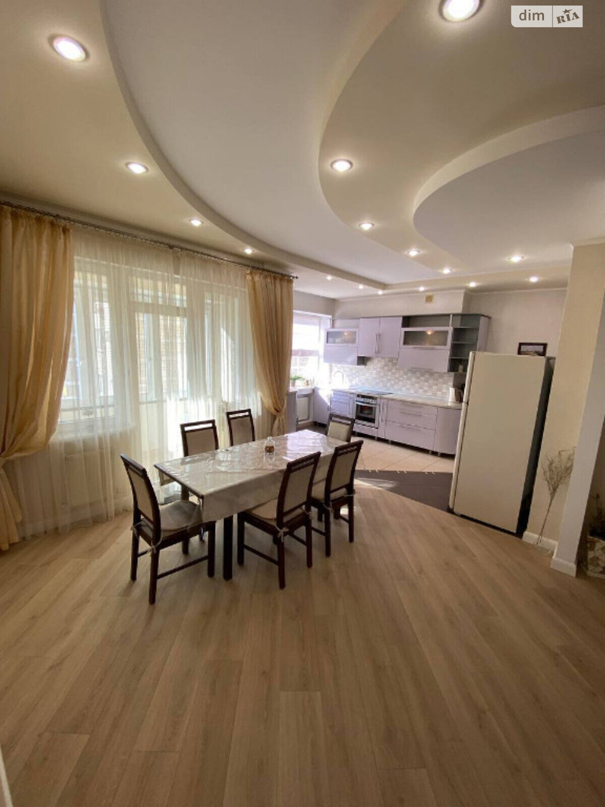 трехкомнатная квартира с мебелью в Днепре, район Соборный, на спуск Крутогорный 33 в аренду на долгий срок помесячно фото 1
