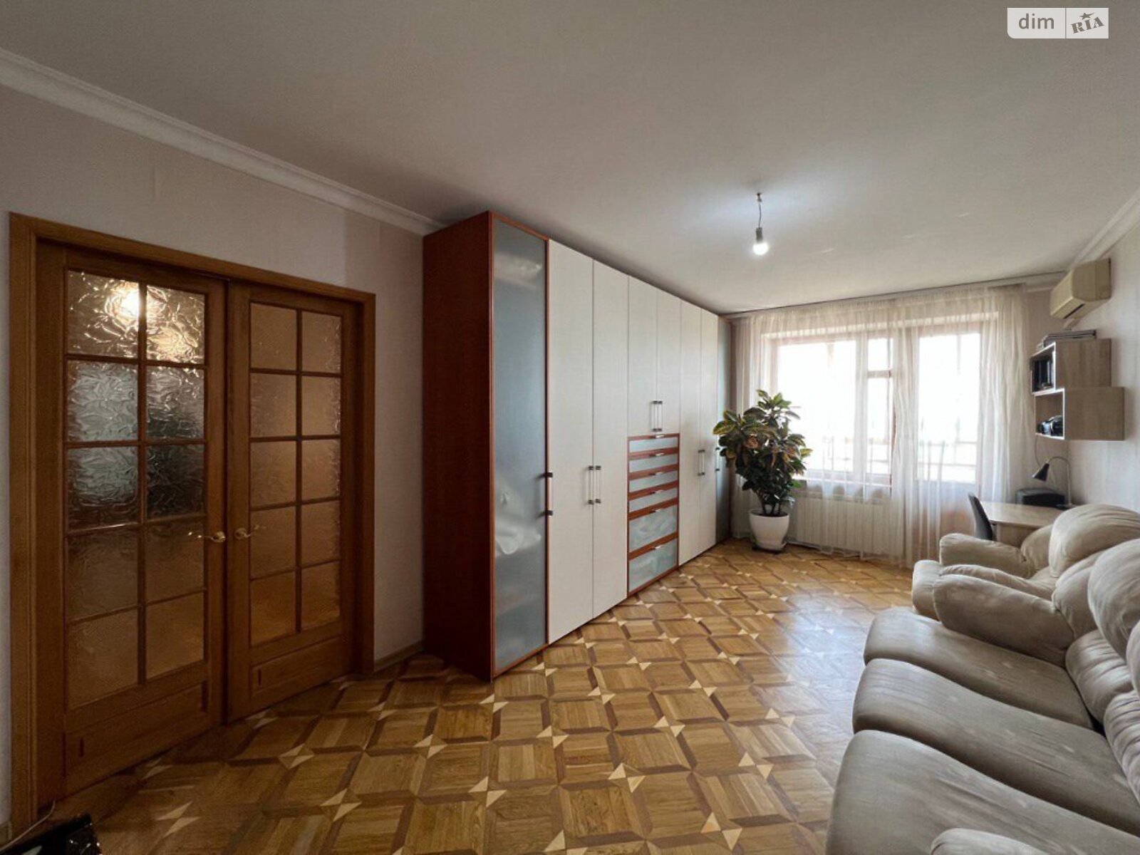 трехкомнатная квартира с мебелью в Днепре, район Соборный, на ул. Писаржевского в аренду на долгий срок помесячно фото 1