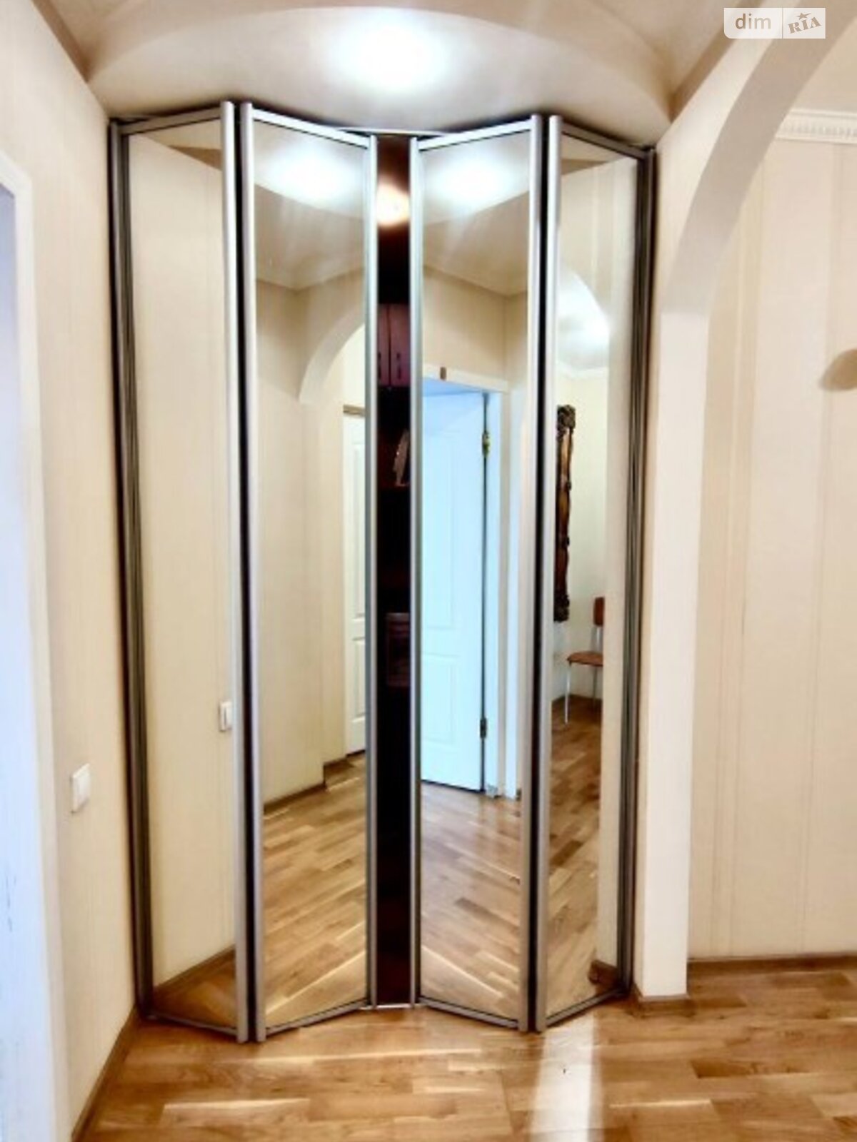 четырехкомнатная квартира в Днепре, район Соборный, на бул. Славы 22 в аренду на долгий срок помесячно фото 1 четырехкомнатная квартира в Днепре, район Соборный, на бул. Славы 22 в аренду на долгий срок помесячно фото 1