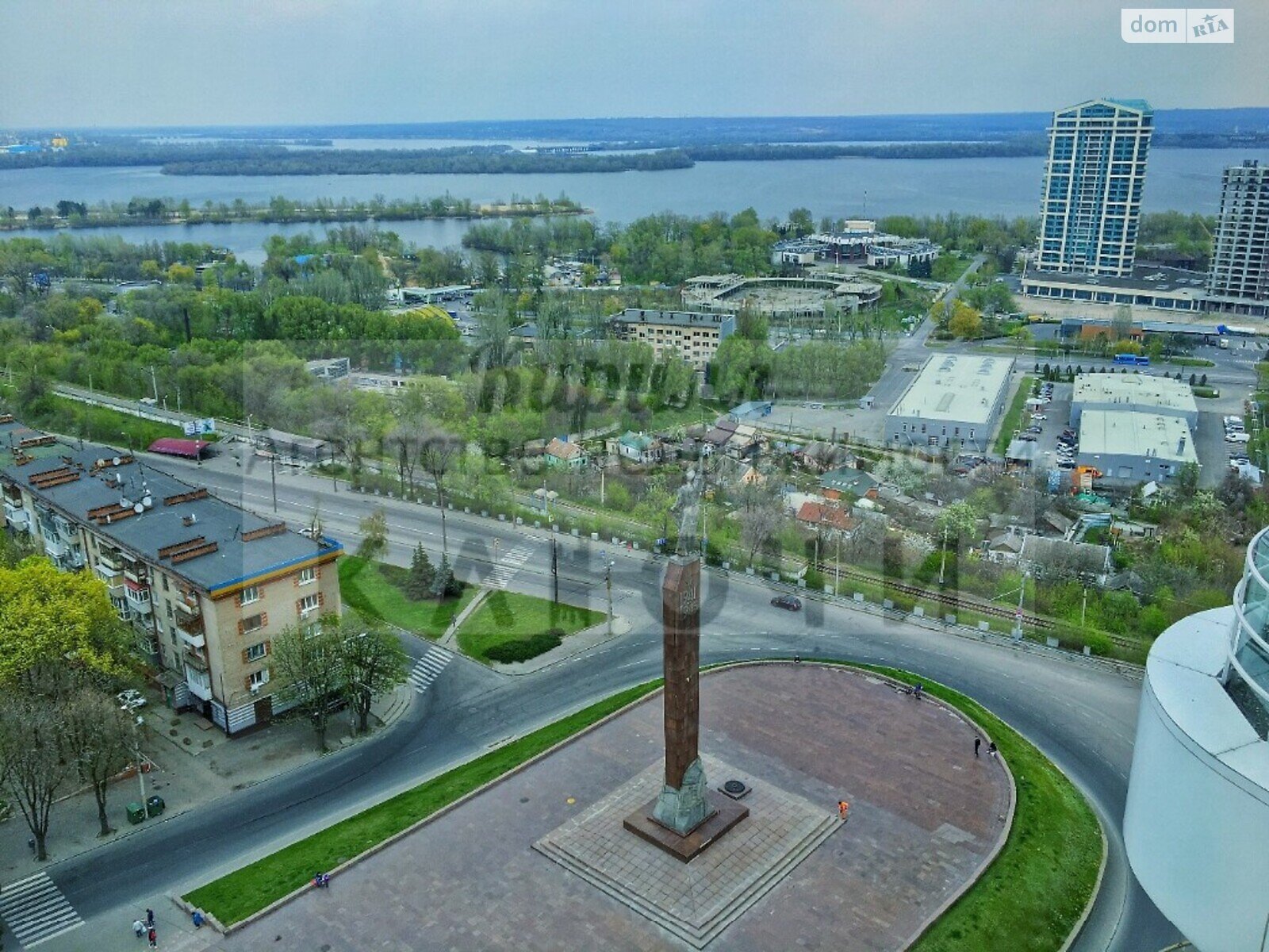 трехкомнатная квартира с мебелью в Днепре, район Соборный, на просп. Яворницкого Дмитрия 3 в аренду на долгий срок помесячно фото 1 трехкомнатная квартира с мебелью в Днепре, район Соборный, на просп. Яворницкого Дмитрия 3 в аренду на долгий срок помесячно фото 1
