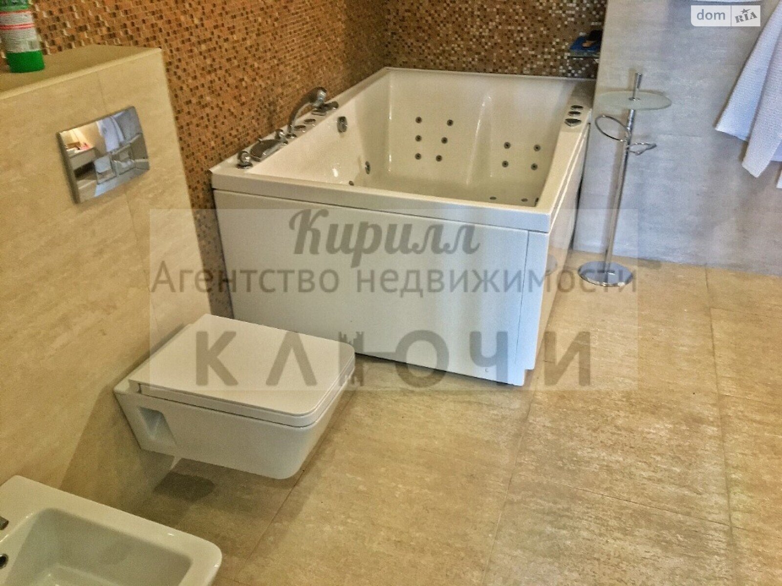 трехкомнатная квартира с мебелью в Днепре, район Соборный, на просп. Яворницкого Дмитрия 3 в аренду на долгий срок помесячно фото 1 трехкомнатная квартира с мебелью в Днепре, район Соборный, на просп. Яворницкого Дмитрия 3 в аренду на долгий срок помесячно фото 1